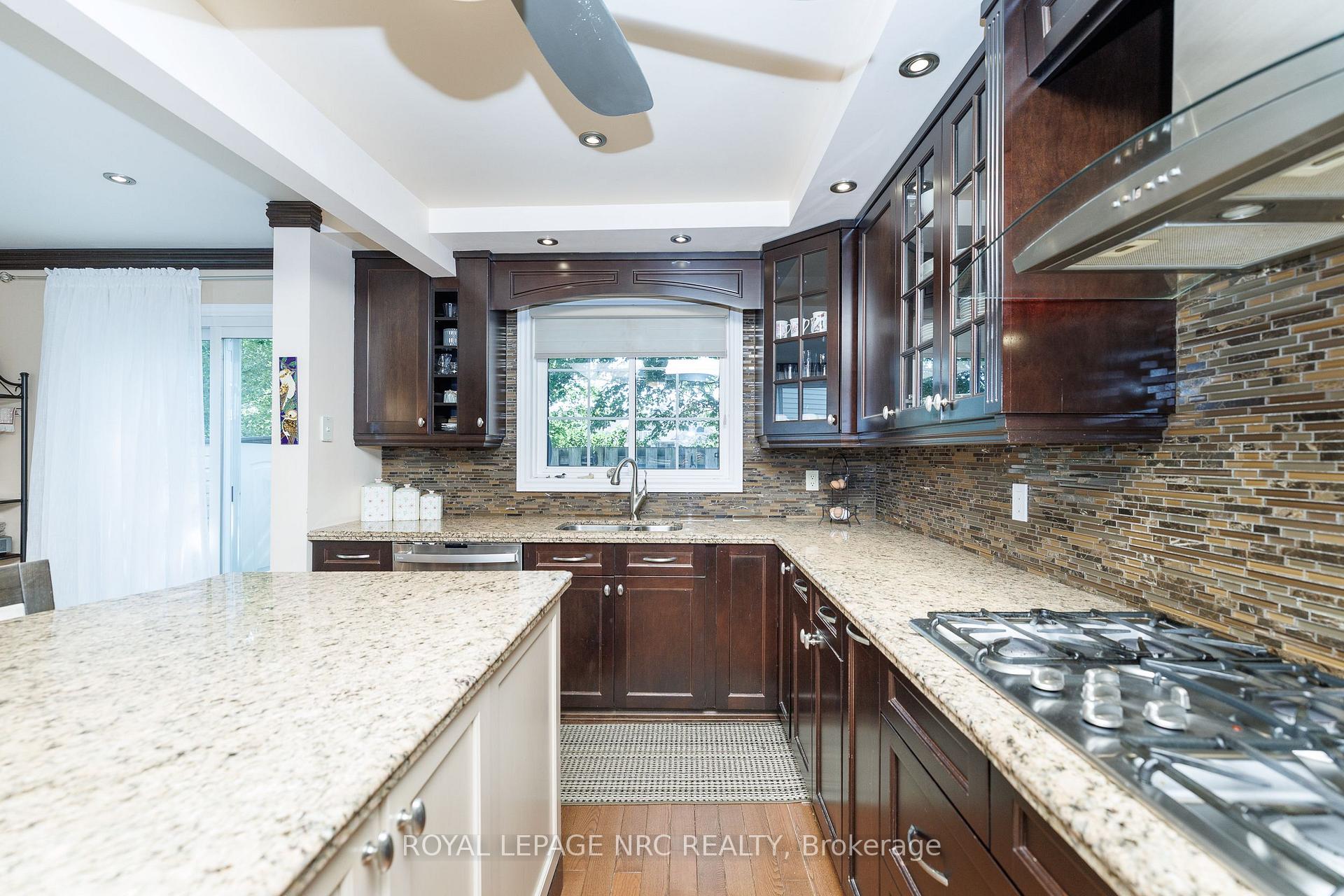 Photo 13 of Unit 15, 6910 Kalar Road, Niagara Falls, West Wood — HOMEH