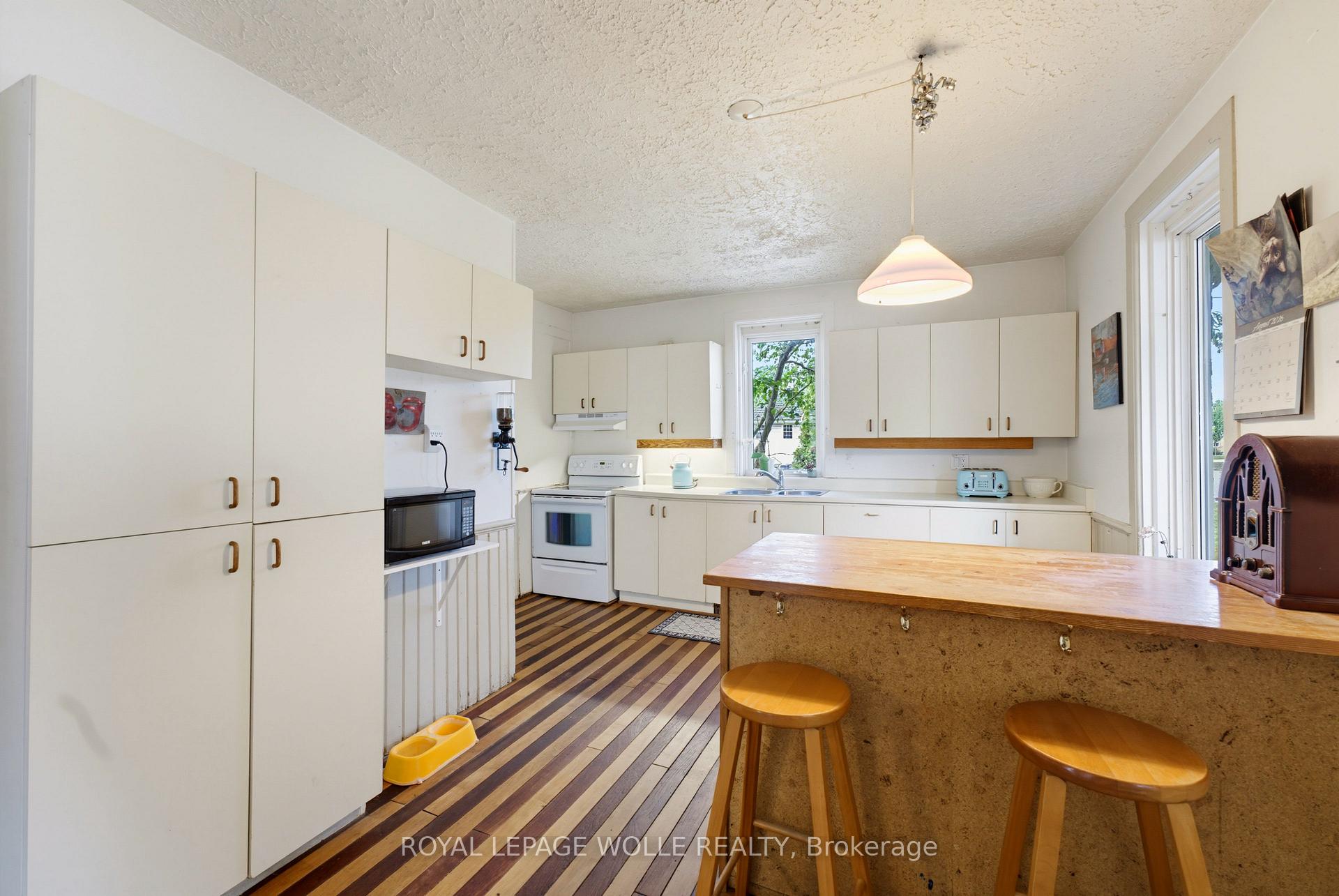 Photo 8 of 1256 Maryhill Road, Woolwich, Breslau — HOMEH