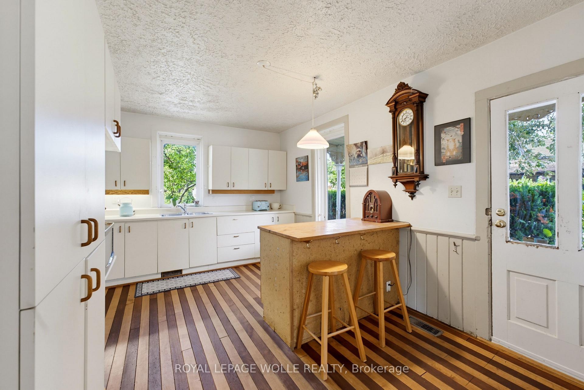 Photo 9 of 1256 Maryhill Road, Woolwich, Breslau — HOMEH