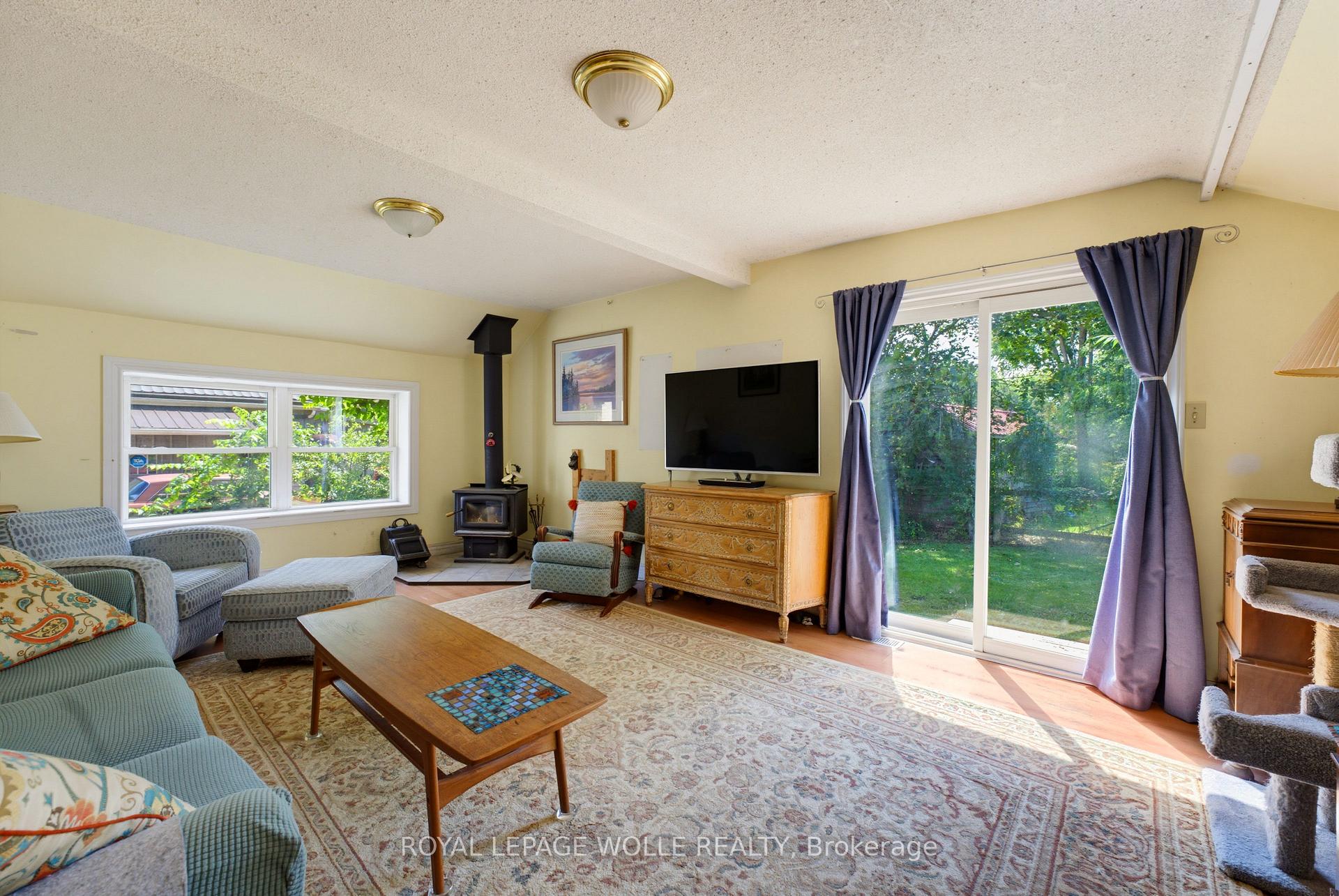Photo 17 of 1256 Maryhill Road, Woolwich, Breslau — HOMEH