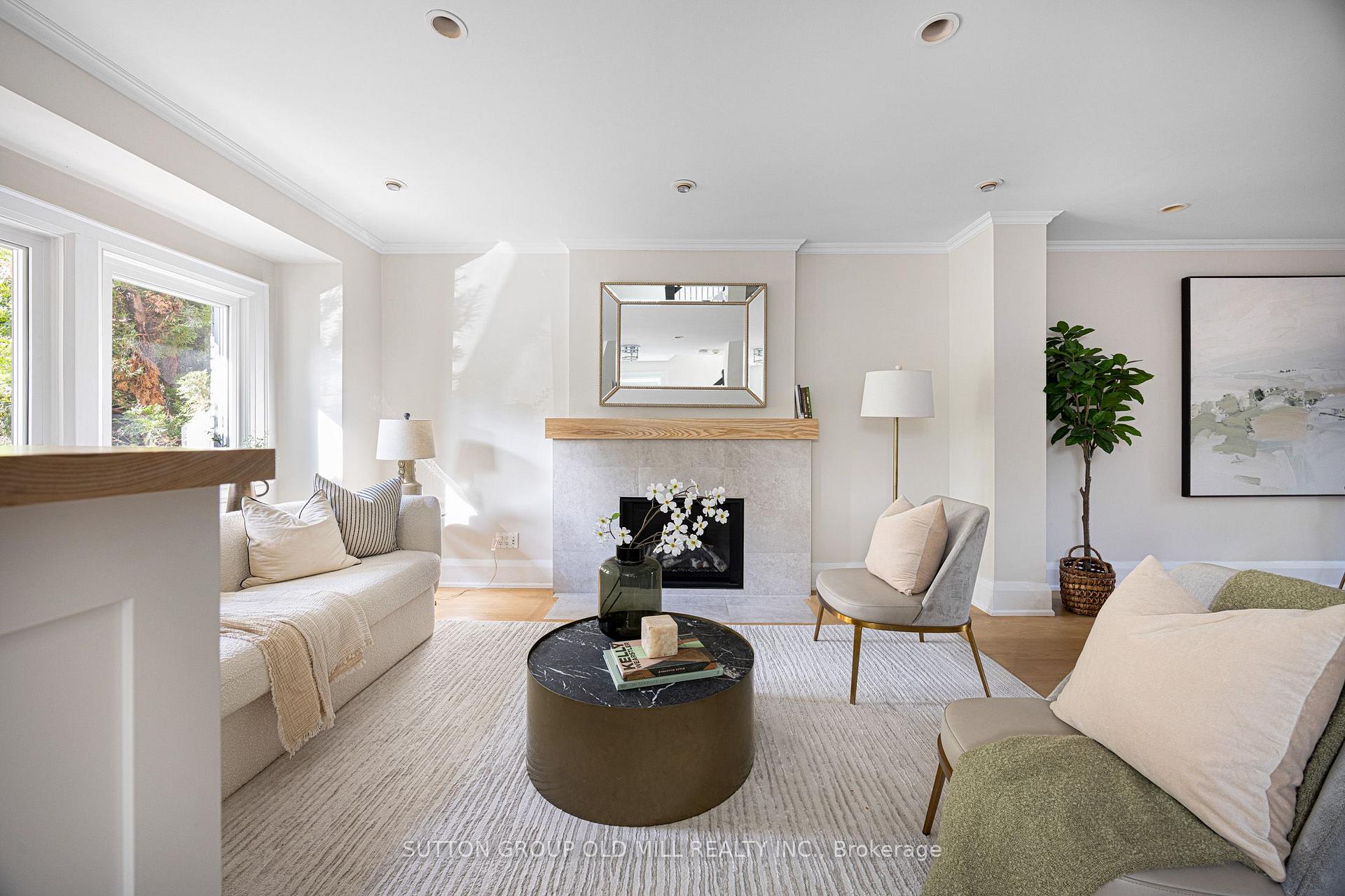 Photo 4 of 24 Harshaw Avenue, Toronto, Lambton Baby Point — HOMEH
