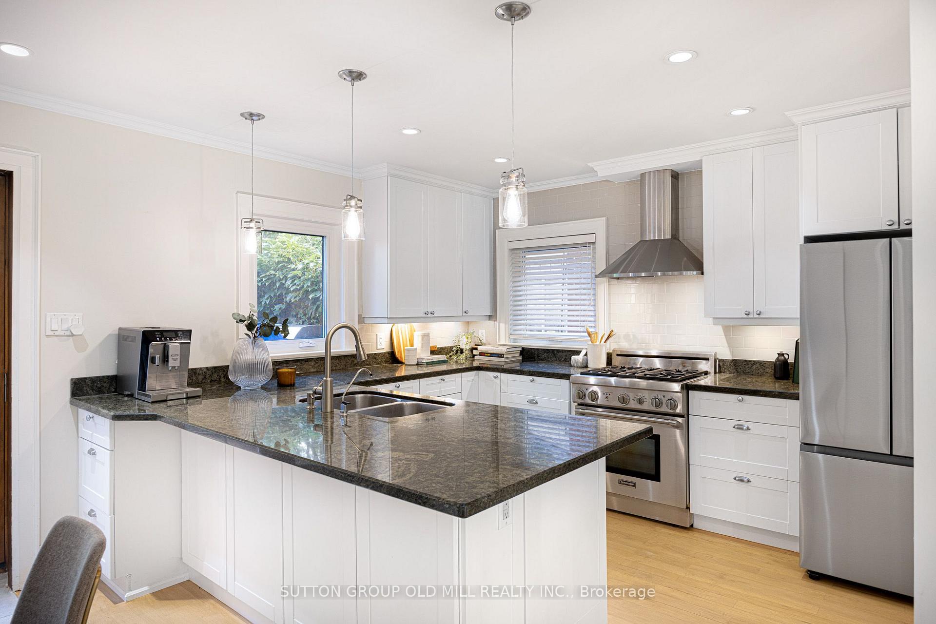Photo 6 of 24 Harshaw Avenue, Toronto, Lambton Baby Point — HOMEH