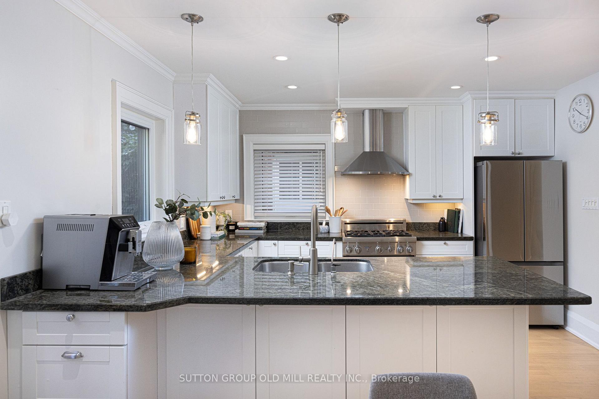 Photo 7 of 24 Harshaw Avenue, Toronto, Lambton Baby Point — HOMEH