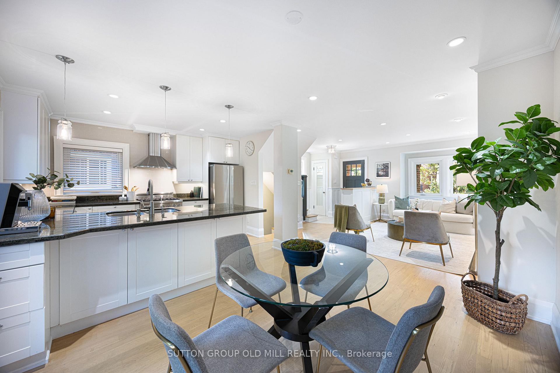 Photo 9 of 24 Harshaw Avenue, Toronto, Lambton Baby Point — HOMEH