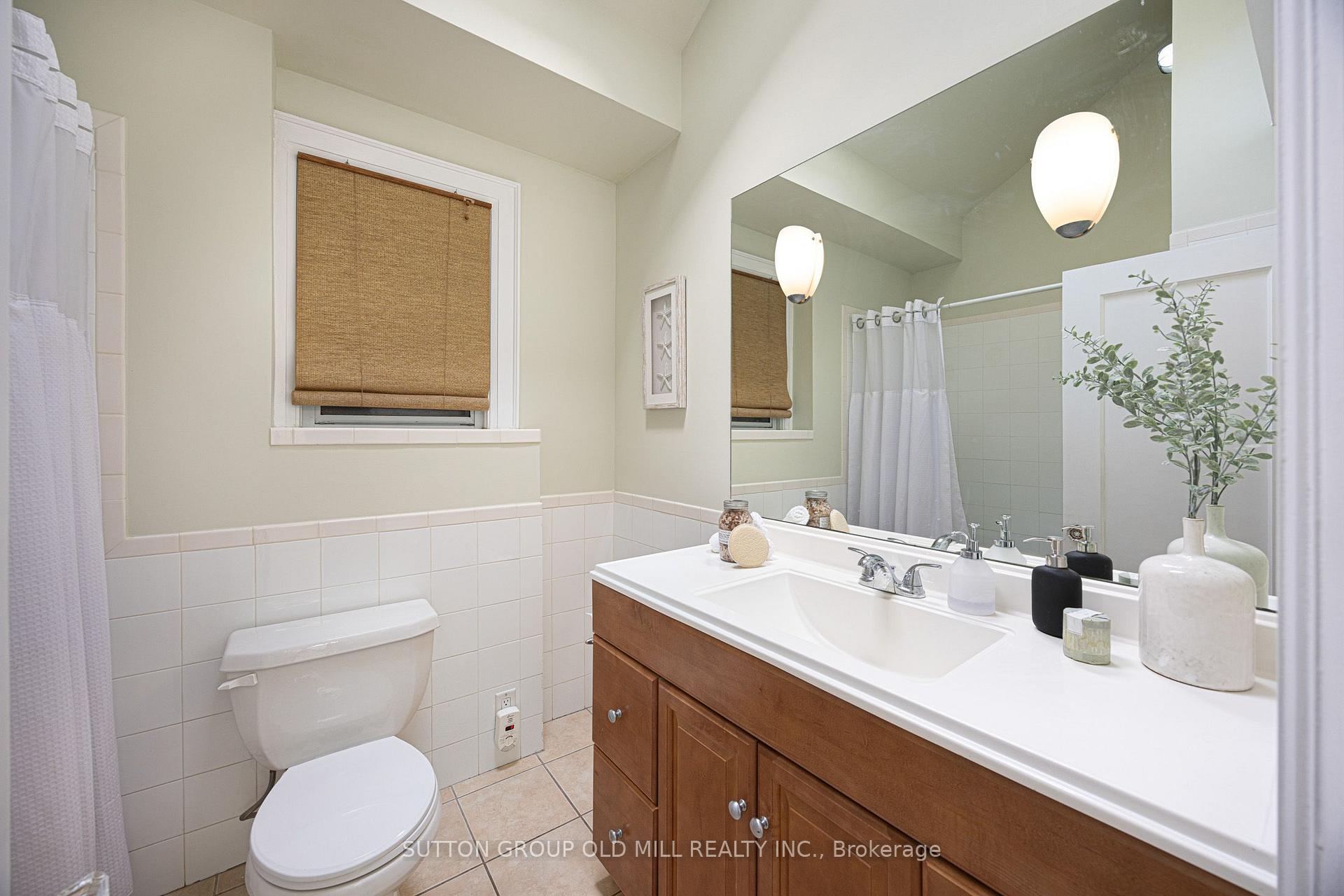 Photo 13 of 24 Harshaw Avenue, Toronto, Lambton Baby Point — HOMEH
