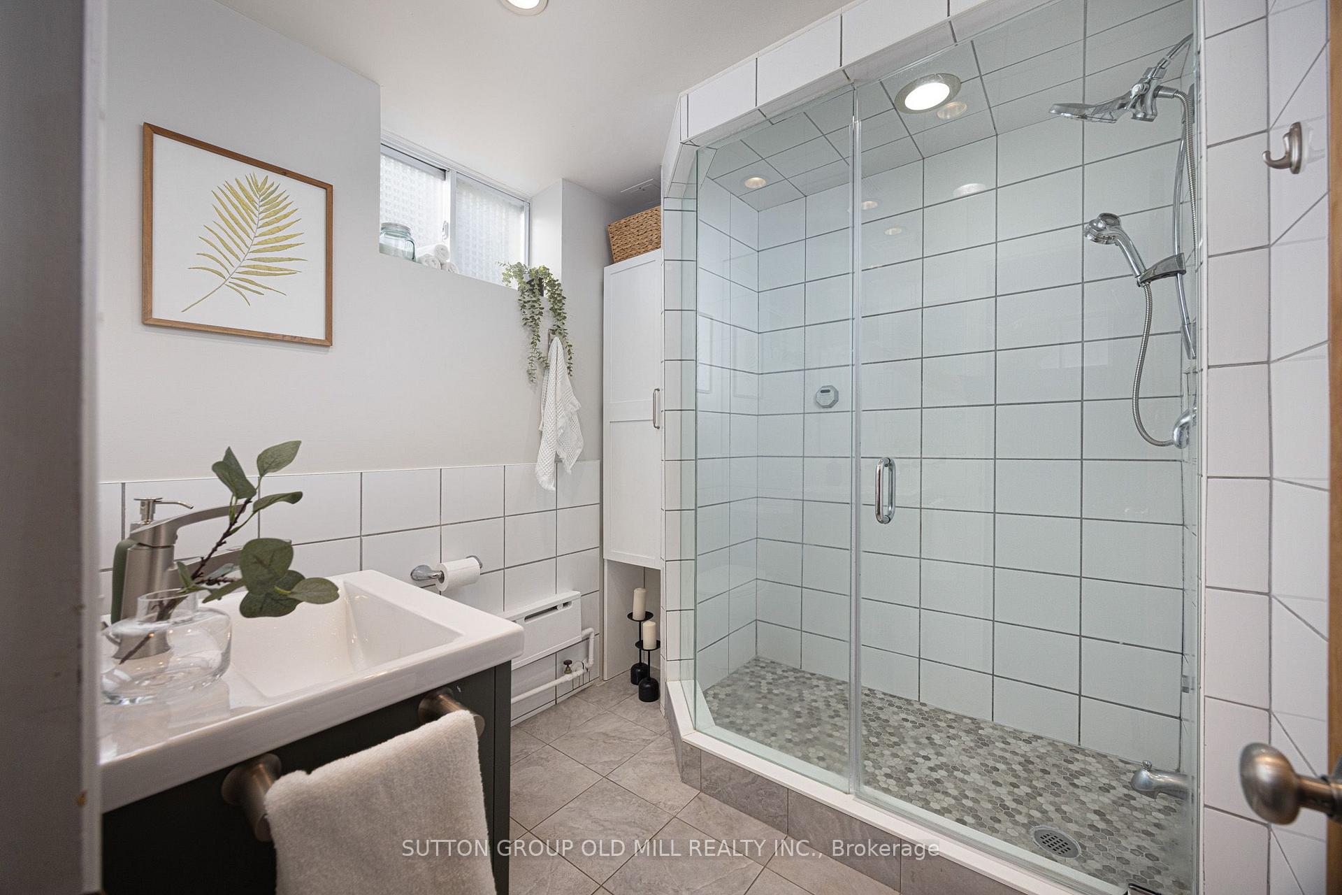 Photo 17 of 24 Harshaw Avenue, Toronto, Lambton Baby Point — HOMEH