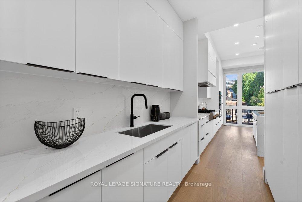Photo 17 of 339 Broadway Avenue, North York, Bridle Path-Sunnybrook-York Mills — HOMEH