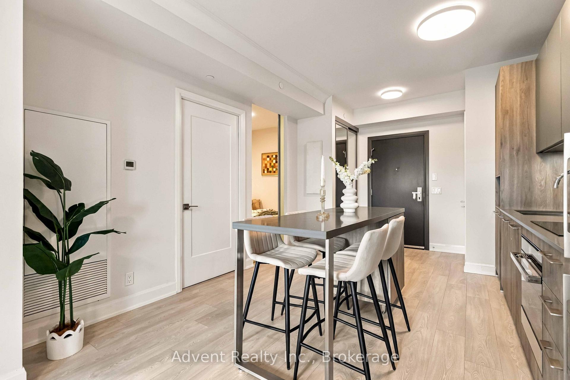 Photo 4 of Unit 327, 38 Water Walk Drive, Markham, Unionville — HOMEH