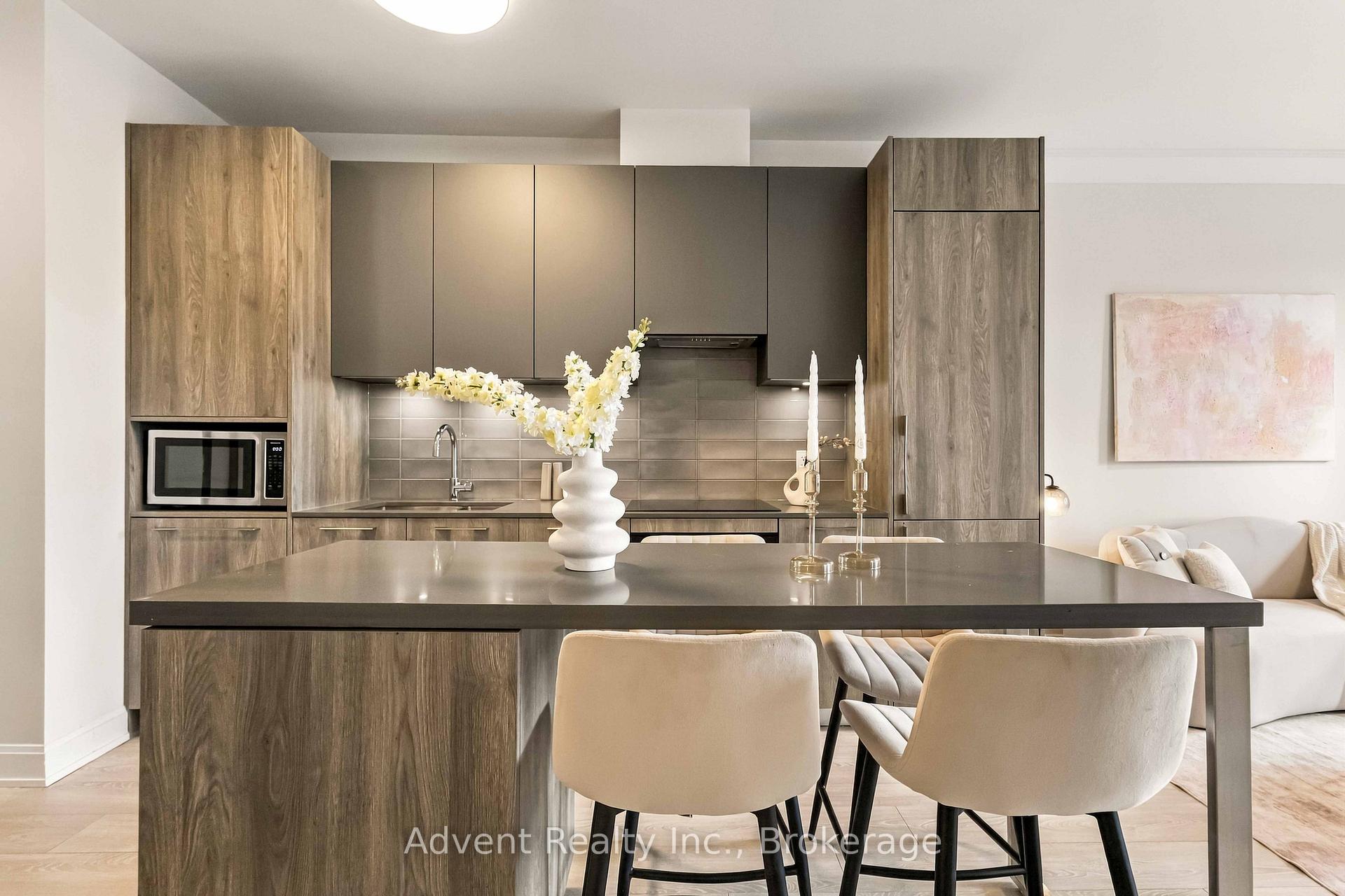 Photo 6 of Unit 327, 38 Water Walk Drive, Markham, Unionville — HOMEH