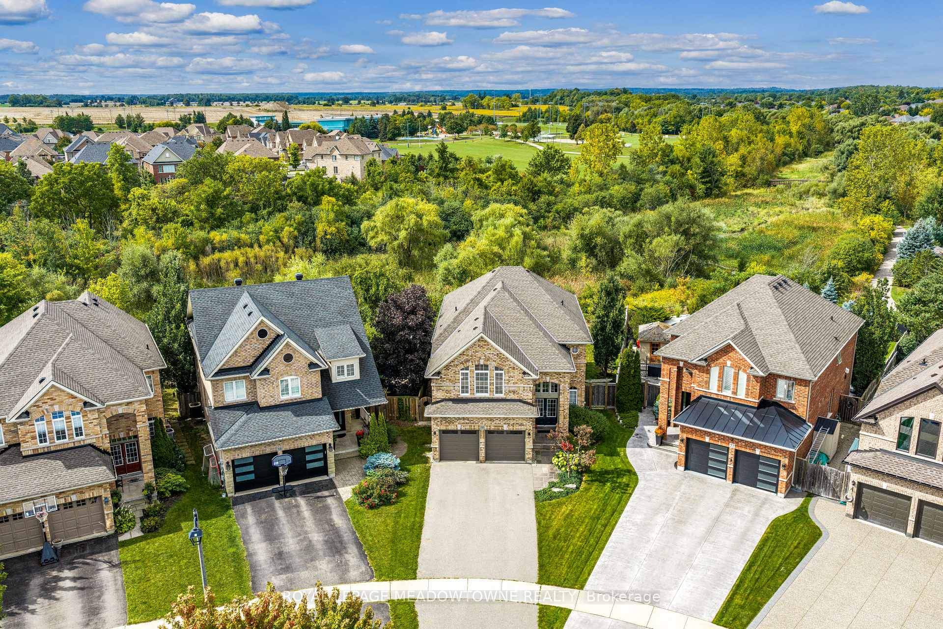 Photo 2 of 20 Orchid Avenue, Halton Hills, Georgetown — HOMEH