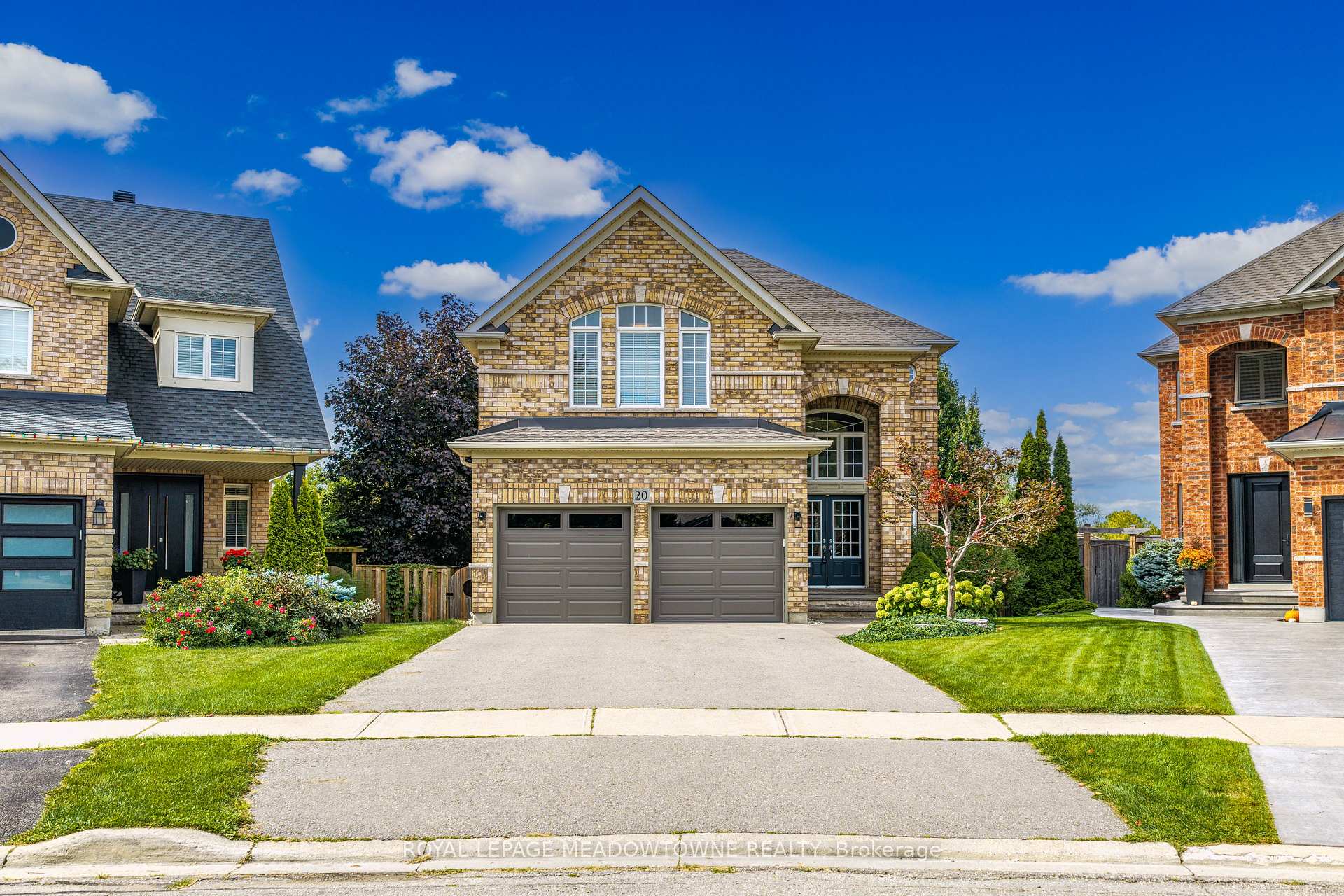 Photo 3 of 20 Orchid Avenue, Halton Hills, Georgetown — HOMEH