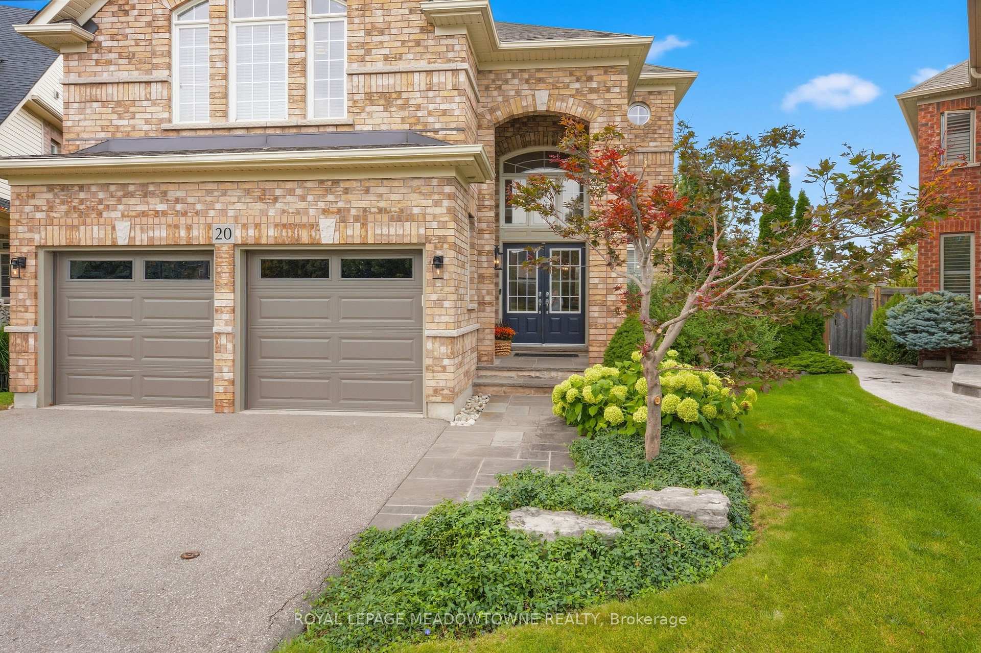 Photo 4 of 20 Orchid Avenue, Halton Hills, Georgetown — HOMEH