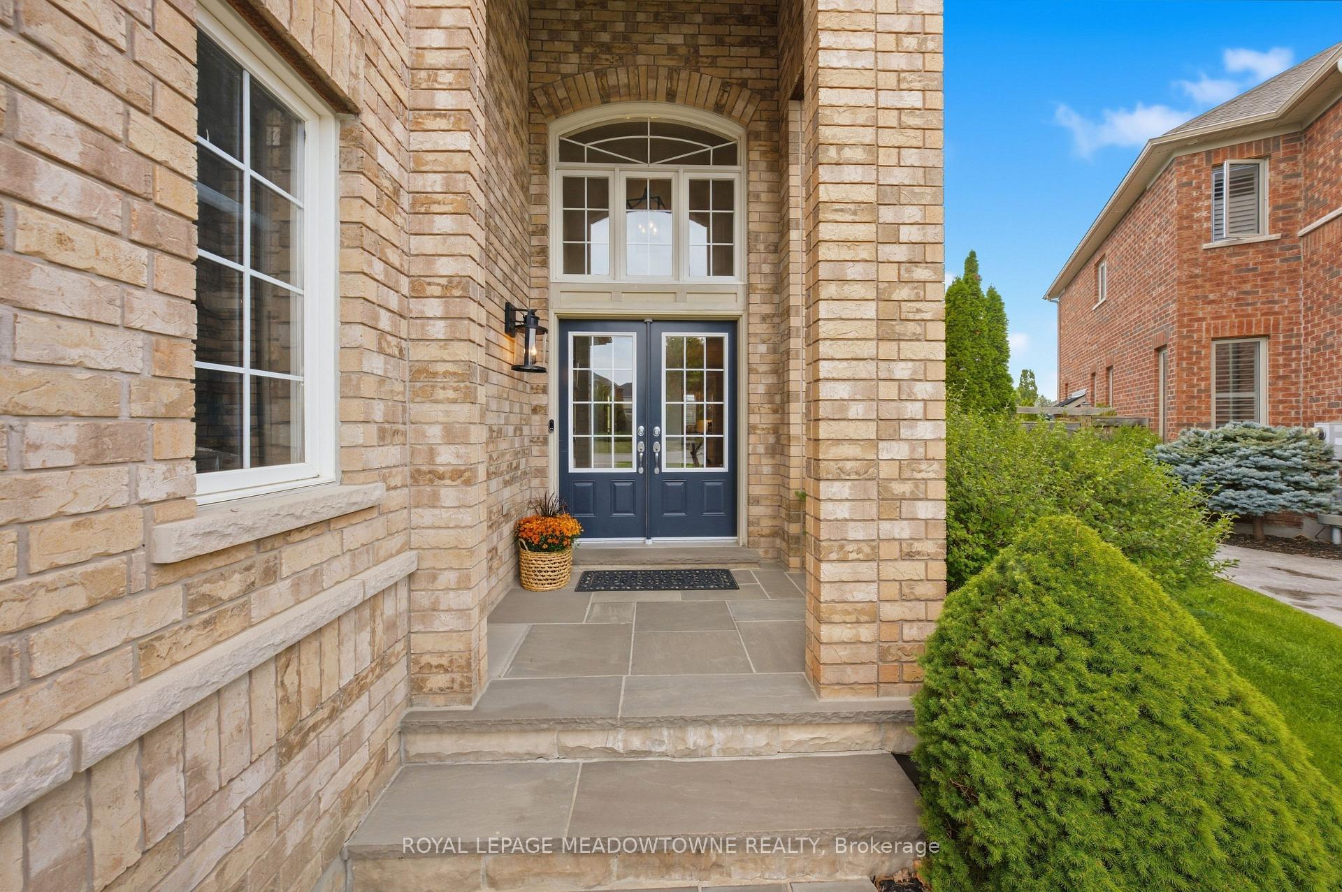 Photo 5 of 20 Orchid Avenue, Halton Hills, Georgetown — HOMEH