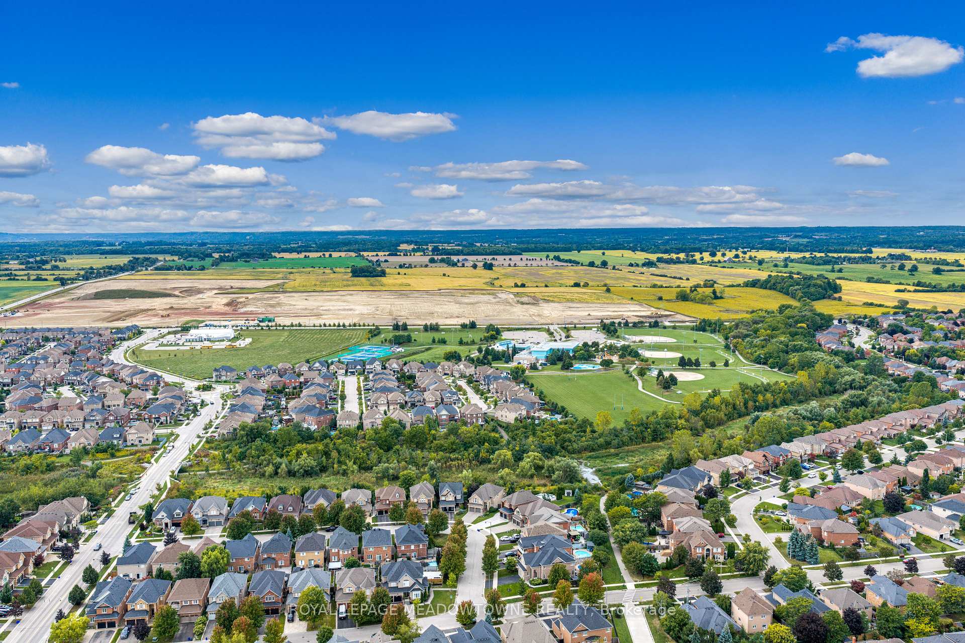 Photo 6 of 20 Orchid Avenue, Halton Hills, Georgetown — HOMEH