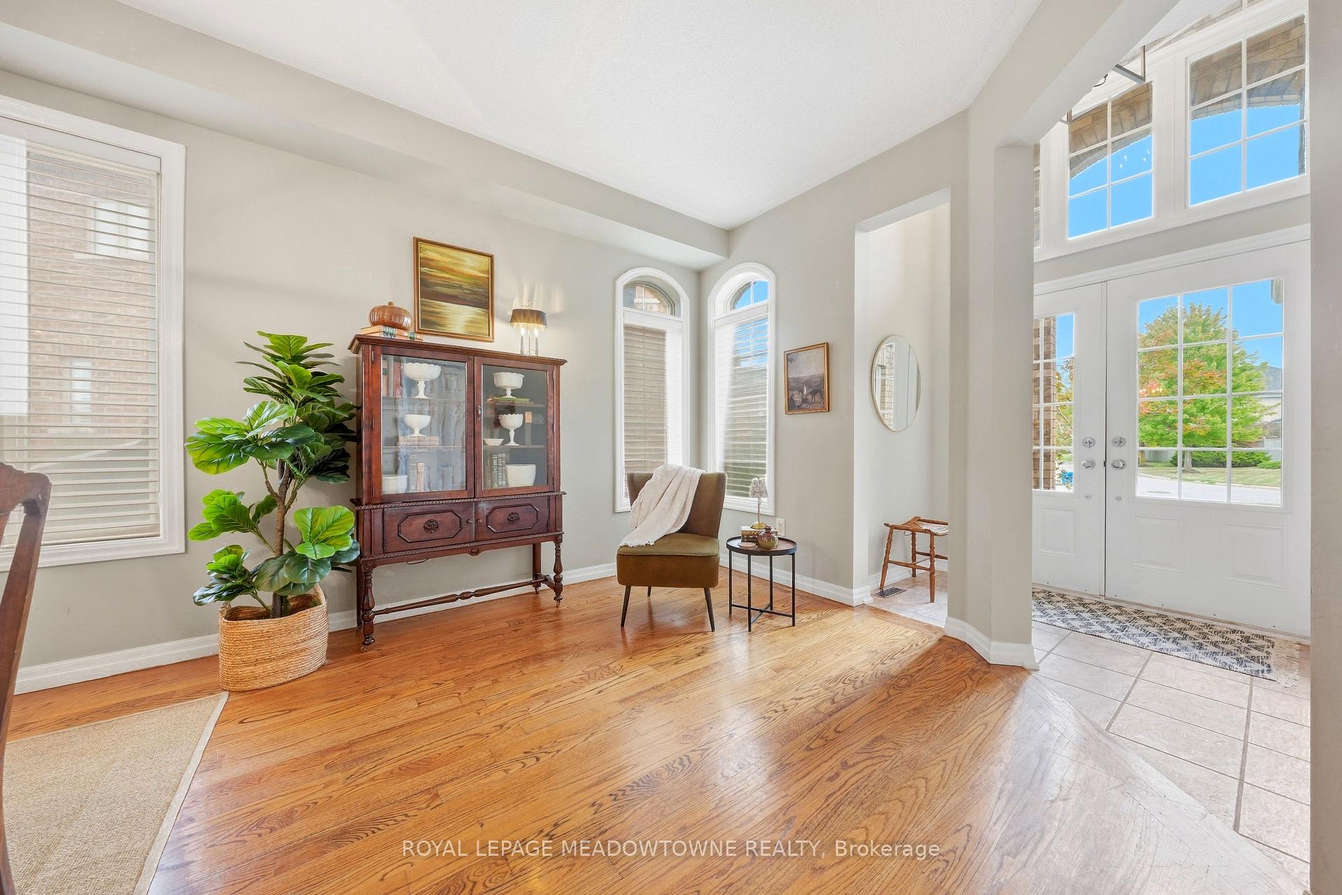 Photo 10 of 20 Orchid Avenue, Halton Hills, Georgetown — HOMEH
