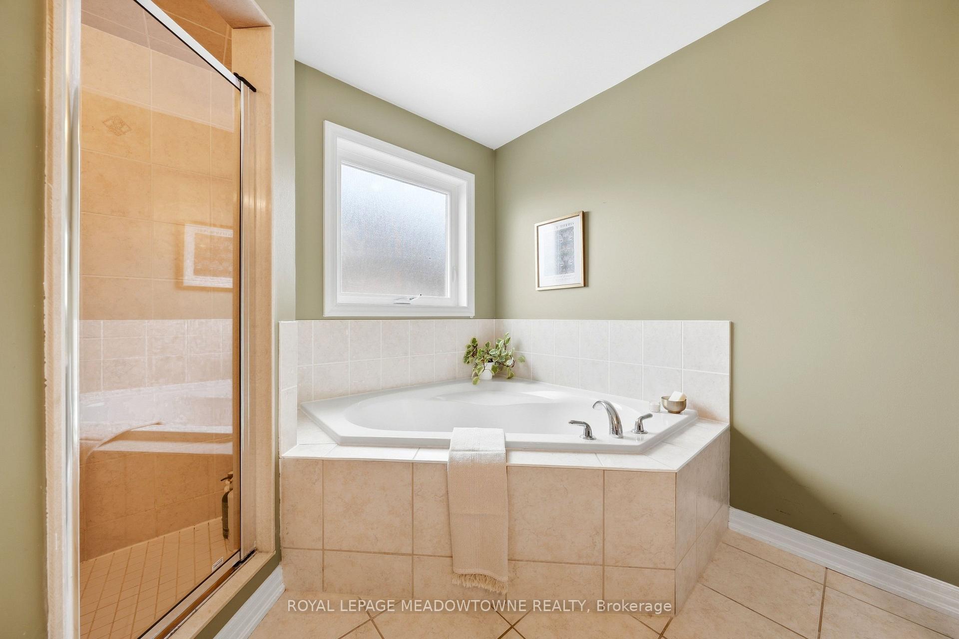 Photo 31 of 20 Orchid Avenue, Halton Hills, Georgetown — HOMEH
