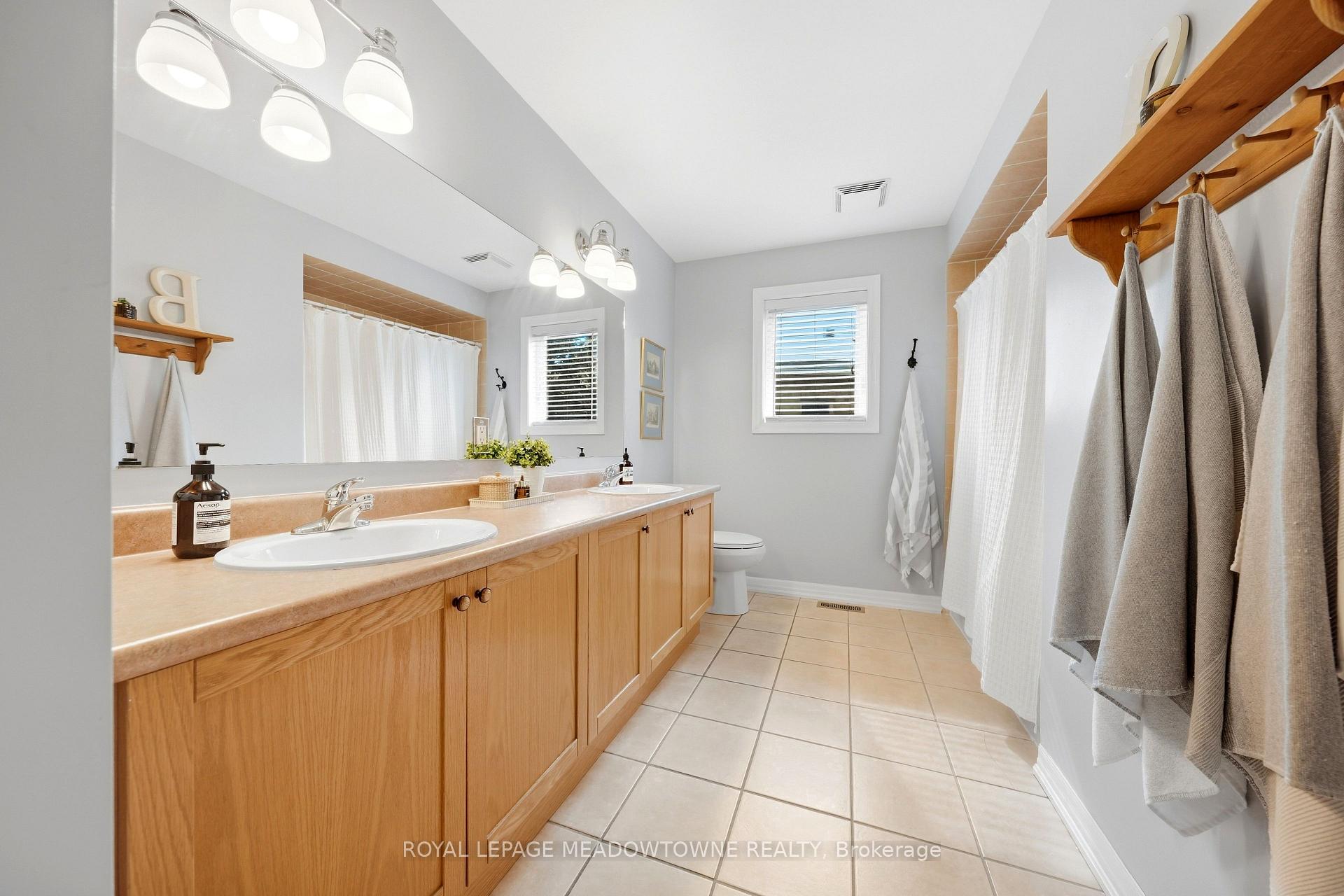 Photo 36 of 20 Orchid Avenue, Halton Hills, Georgetown — HOMEH