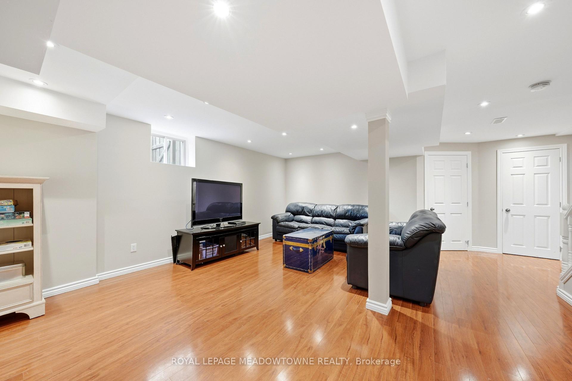 Photo 41 of 20 Orchid Avenue, Halton Hills, Georgetown — HOMEH