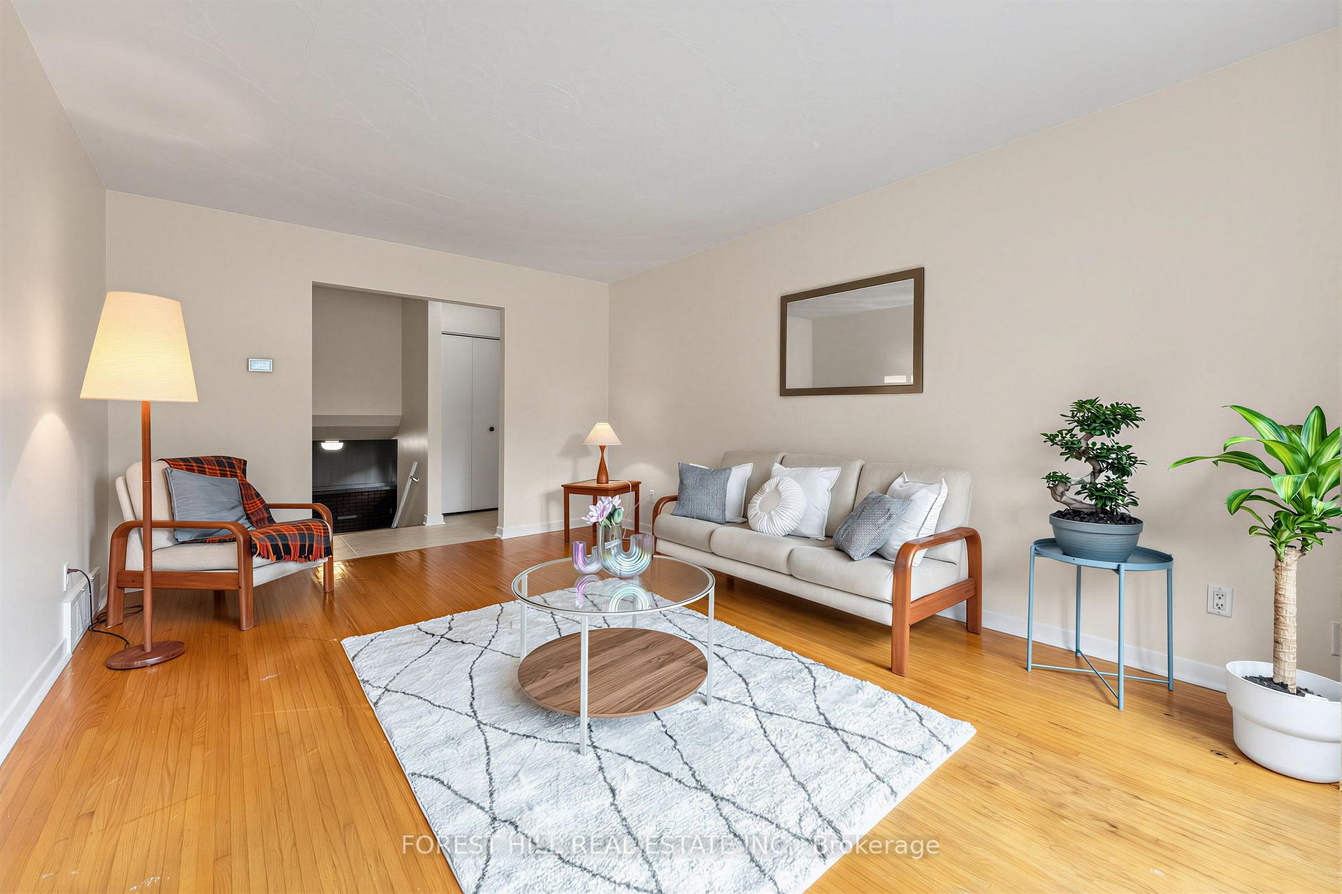 Photo 6 of 56 Little John Road, Hamilton, Dundas — HOMEH