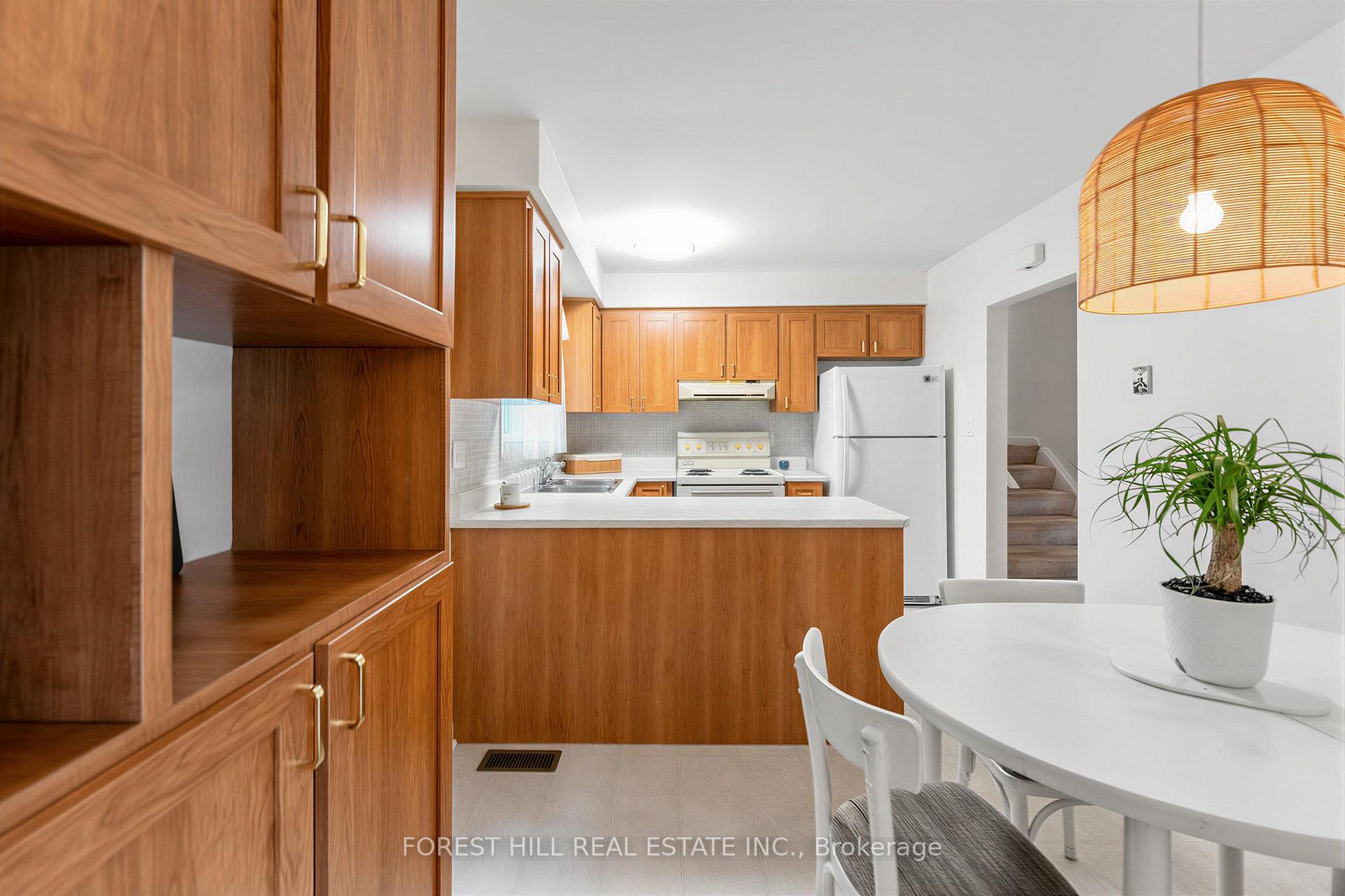 Photo 9 of 56 Little John Road, Hamilton, Dundas — HOMEH