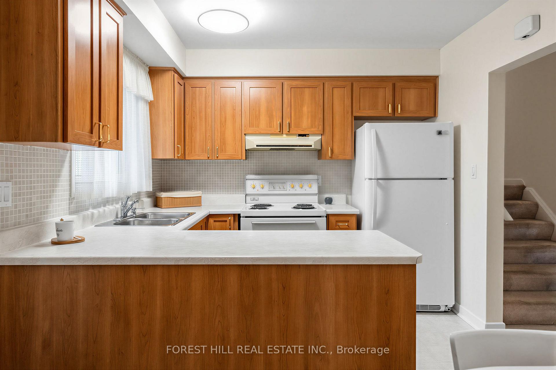 Photo 10 of 56 Little John Road, Hamilton, Dundas — HOMEH