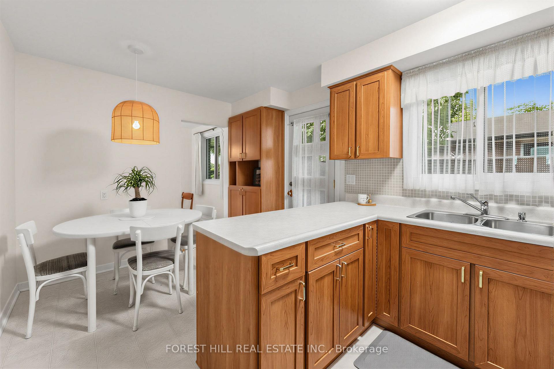 Photo 14 of 56 Little John Road, Hamilton, Dundas — HOMEH