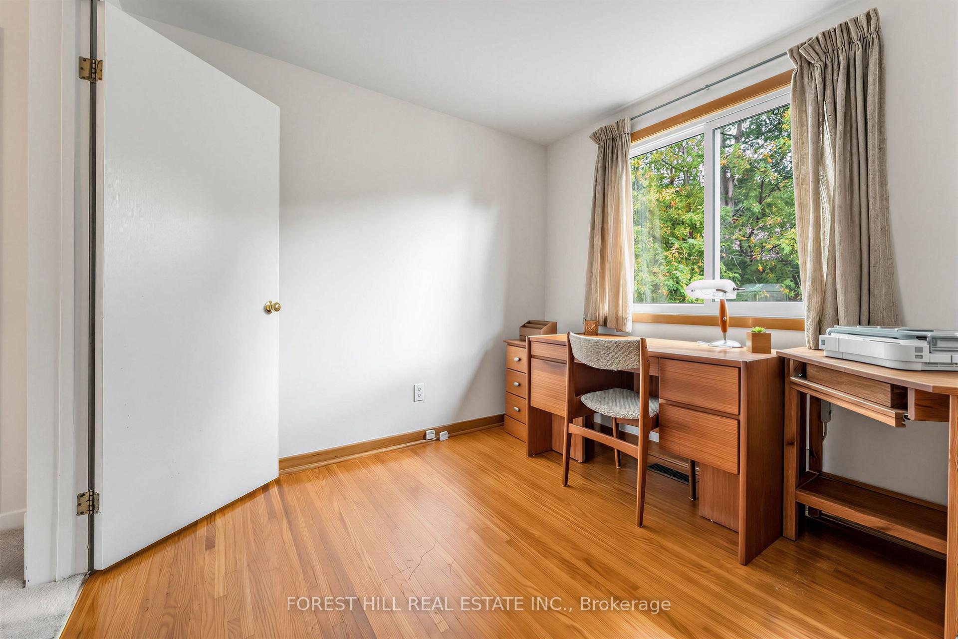 Photo 17 of 56 Little John Road, Hamilton, Dundas — HOMEH