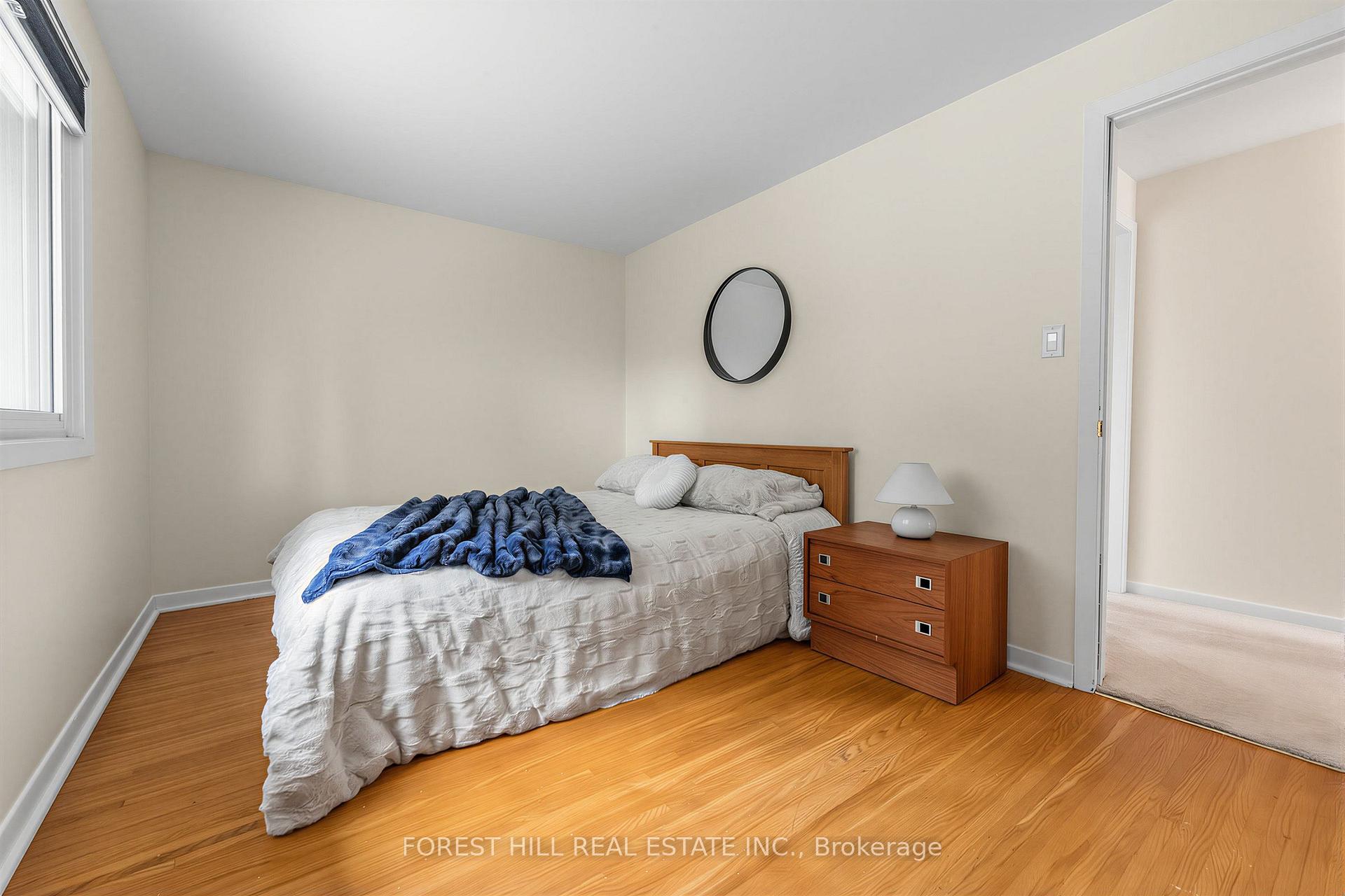 Photo 19 of 56 Little John Road, Hamilton, Dundas — HOMEH