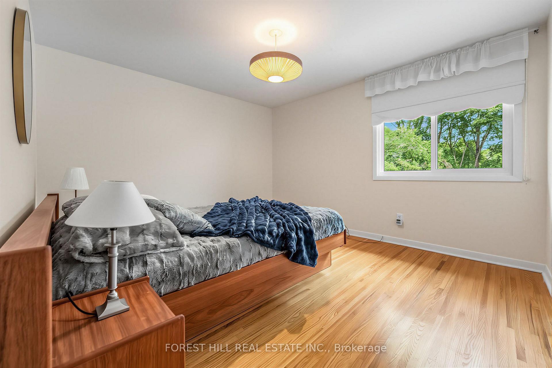 Photo 20 of 56 Little John Road, Hamilton, Dundas — HOMEH