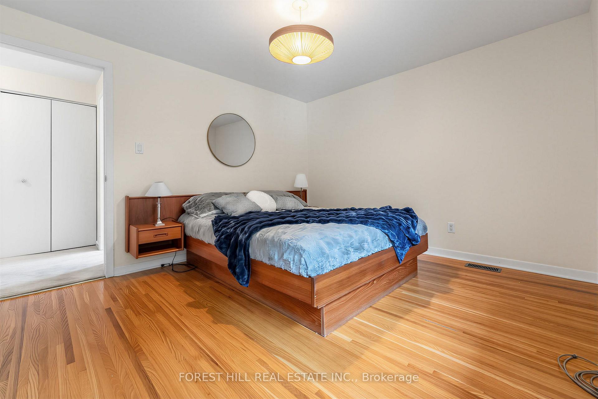 Photo 21 of 56 Little John Road, Hamilton, Dundas — HOMEH