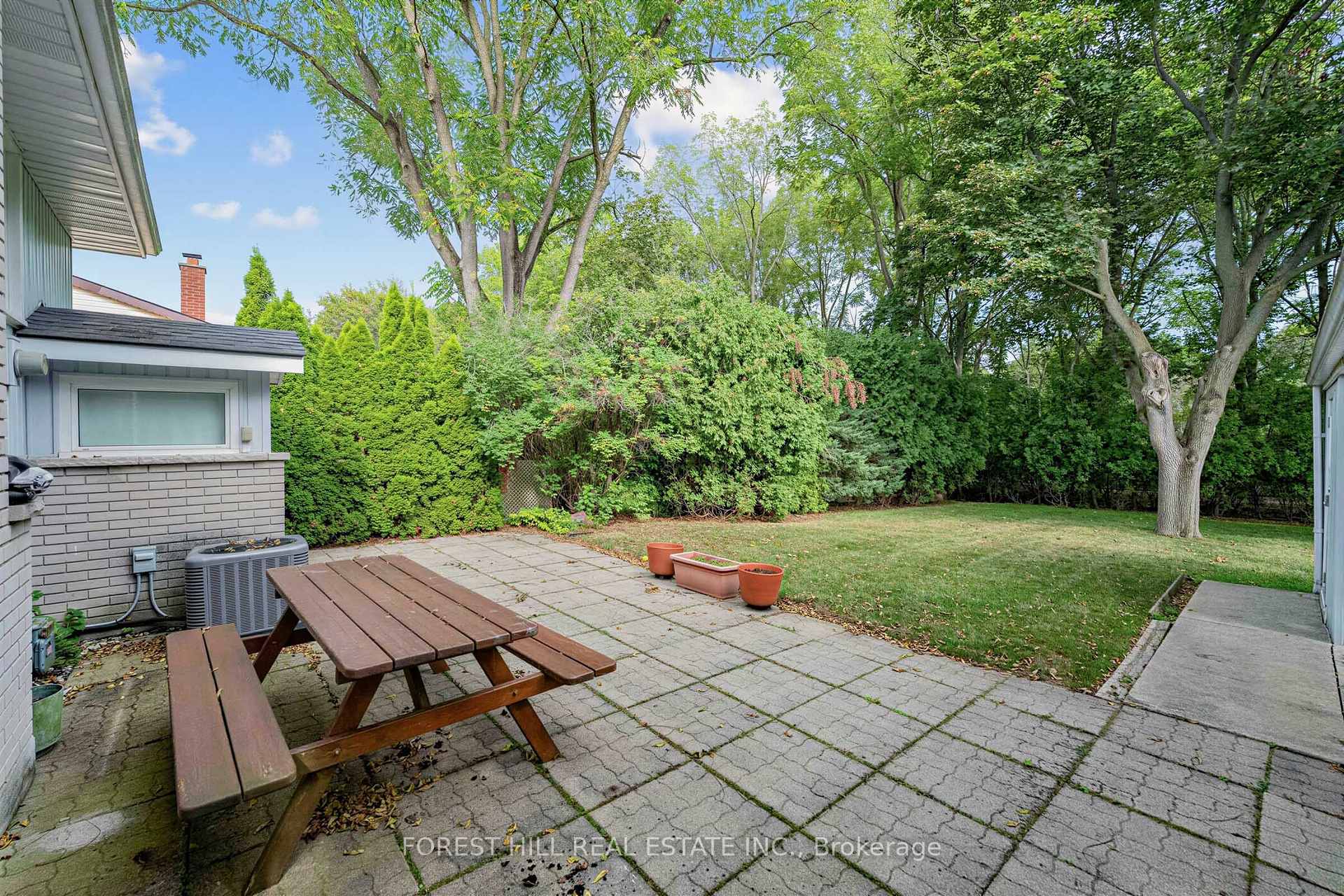 Photo 29 of 56 Little John Road, Hamilton, Dundas — HOMEH