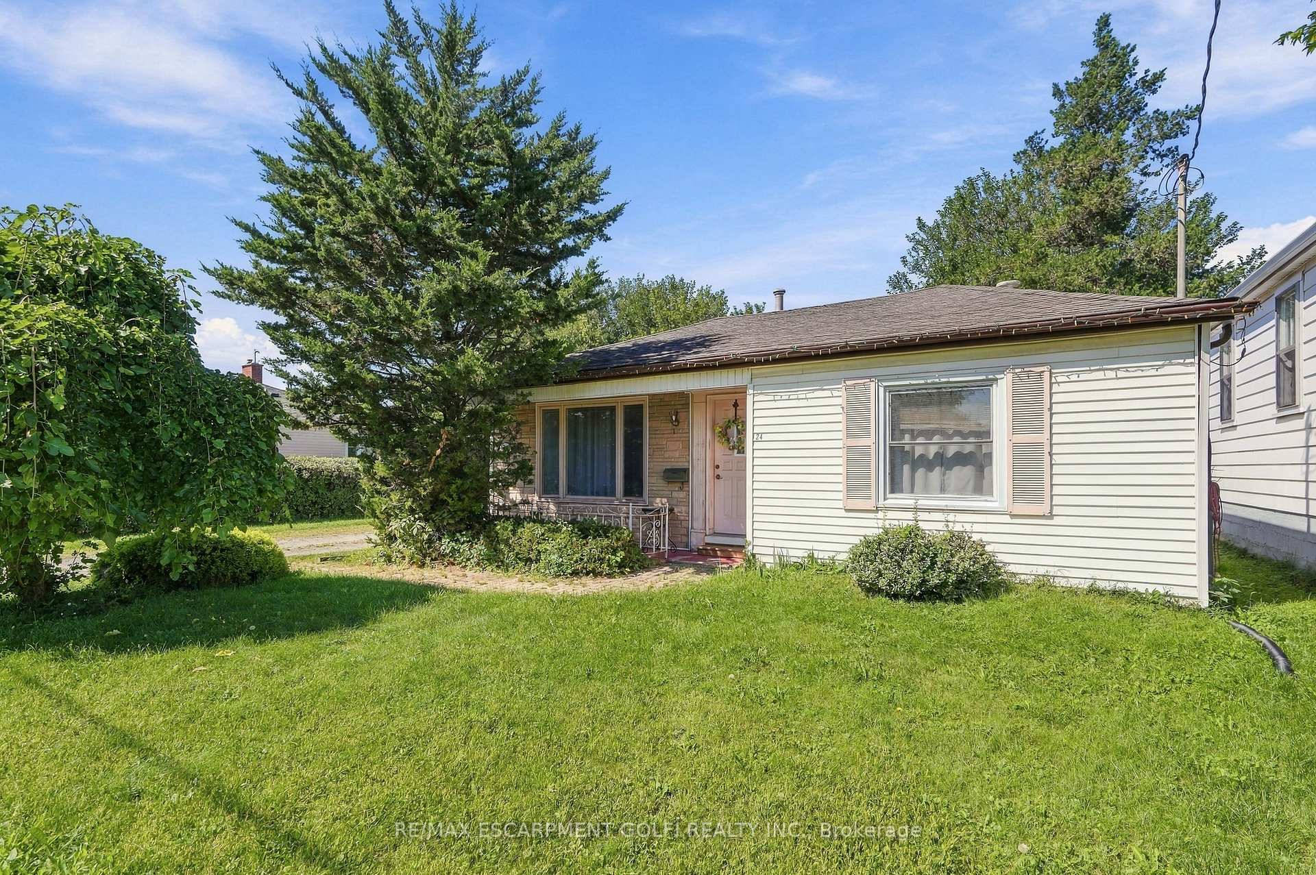Photo 2 of 24 Barton Street, St. Catharines, Grapeview — HOMEH