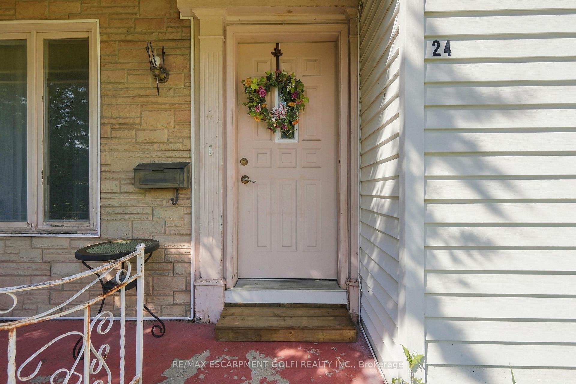 Photo 4 of 24 Barton Street, St. Catharines, Grapeview — HOMEH