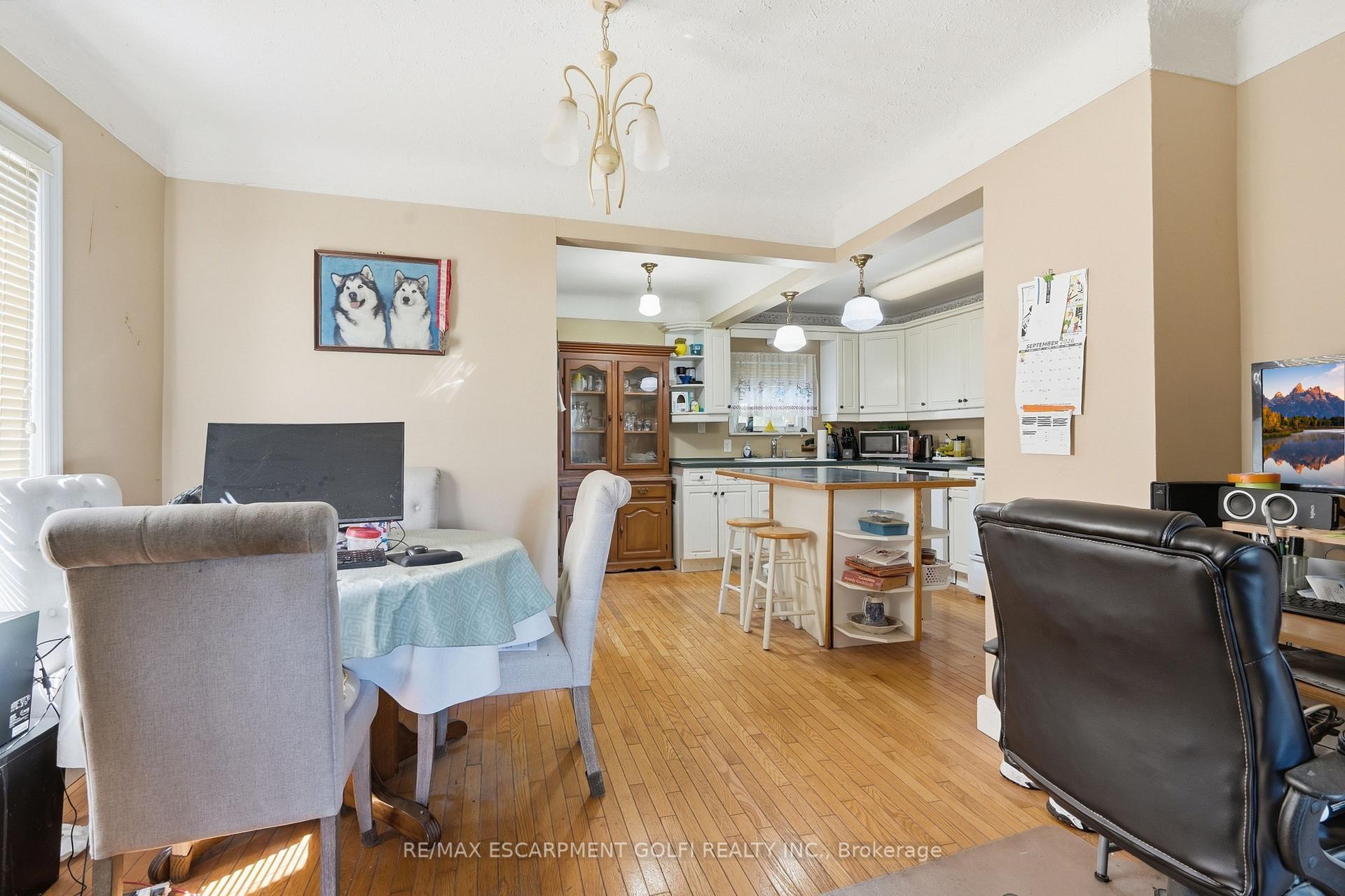 Photo 7 of 24 Barton Street, St. Catharines, Grapeview — HOMEH