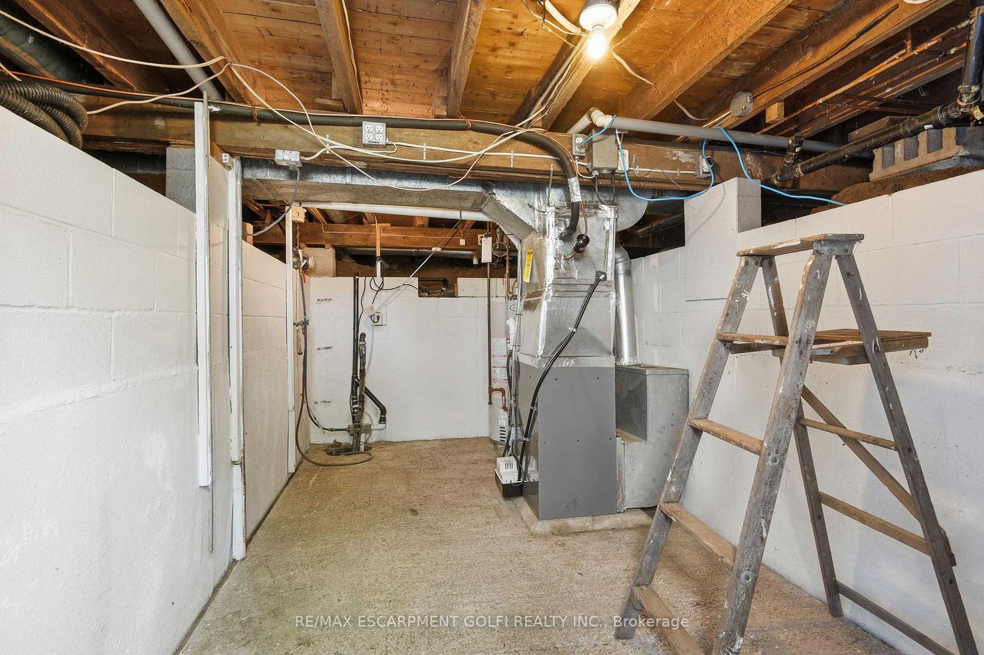 Photo 15 of 24 Barton Street, St. Catharines, Grapeview — HOMEH