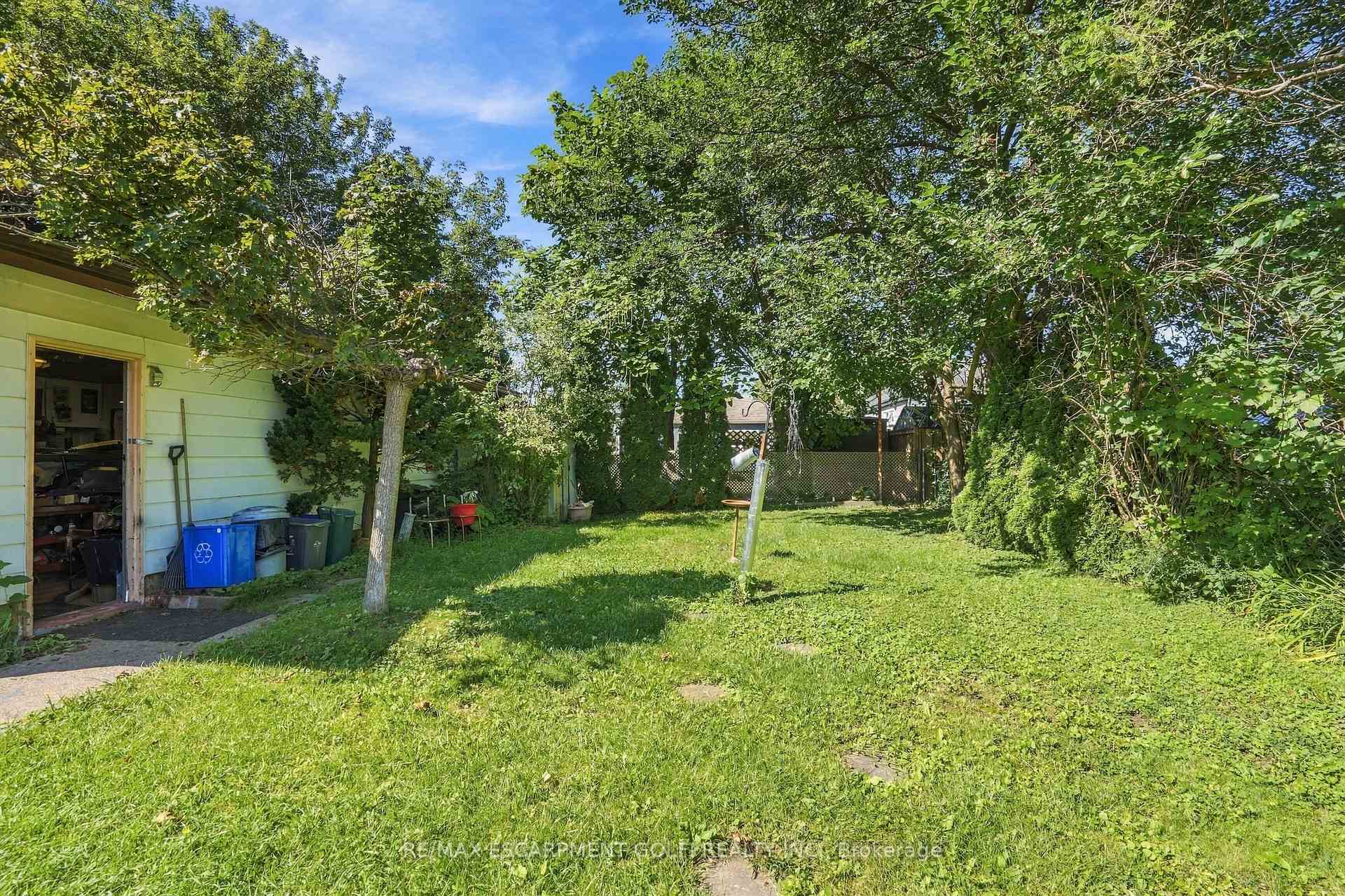 Photo 16 of 24 Barton Street, St. Catharines, Grapeview — HOMEH