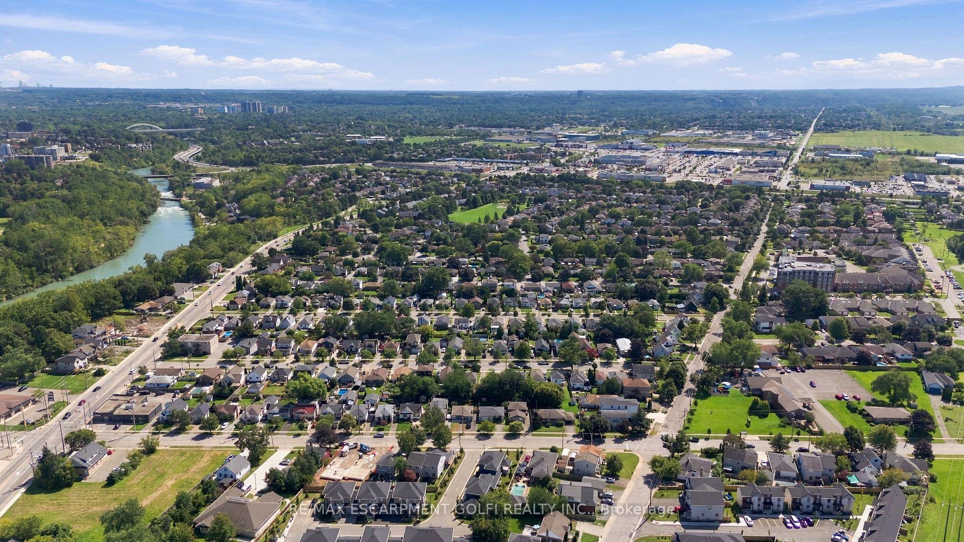 Photo 23 of 24 Barton Street, St. Catharines, Grapeview — HOMEH