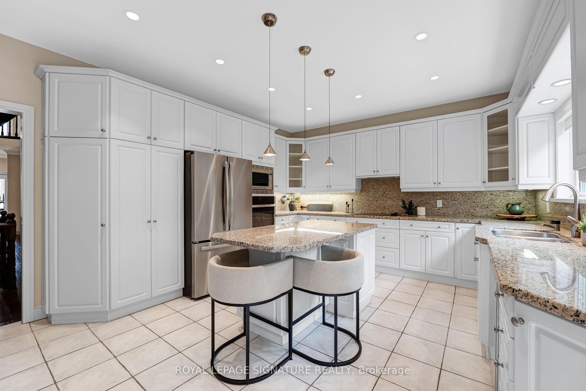 Photo 10 of 88 Garnier Court, North York, Bayview Woods-Steeles — HOMEH