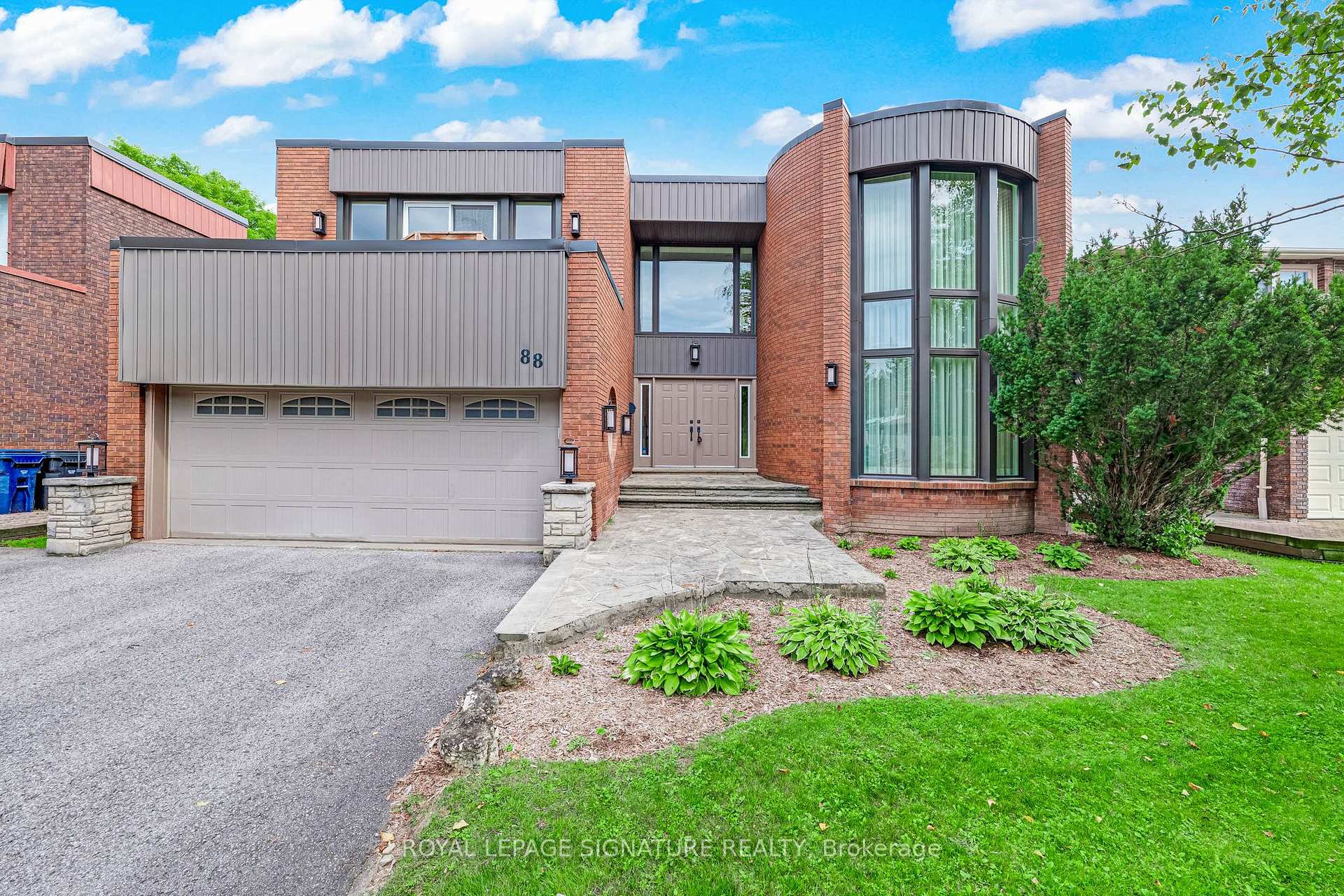 Photo 2 of 88 Garnier Court, North York, Bayview Woods-Steeles — HOMEH