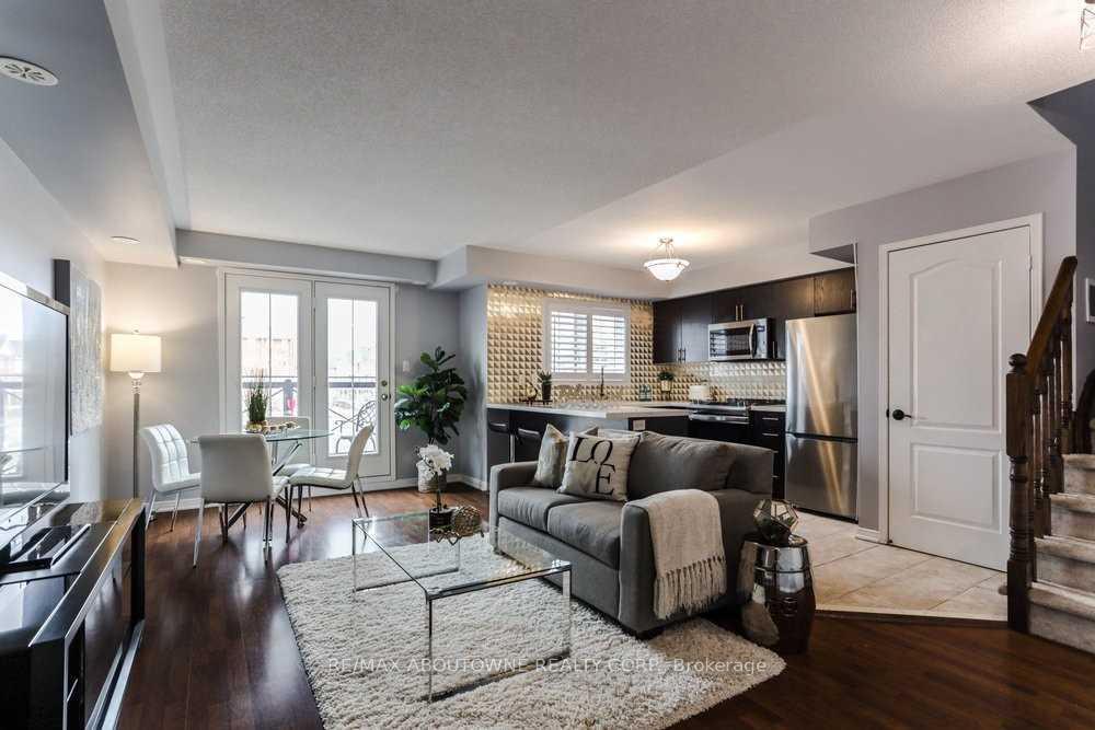 Photo 3 of Unit 10, 2579 Sixth Line, Oakville, River Oaks — HOMEH