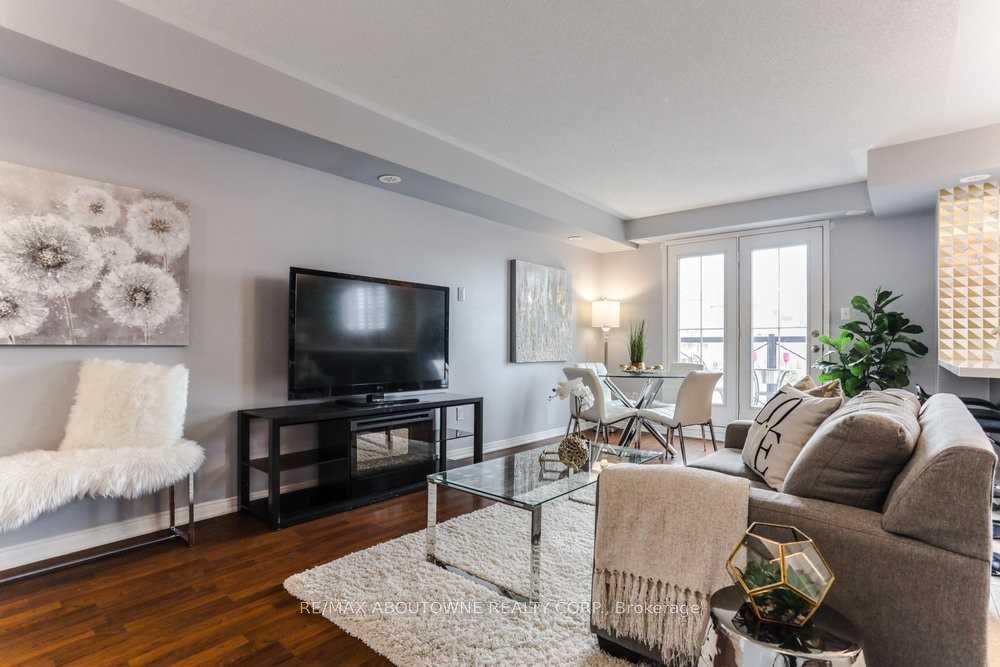 Photo 4 of Unit 10, 2579 Sixth Line, Oakville, River Oaks — HOMEH
