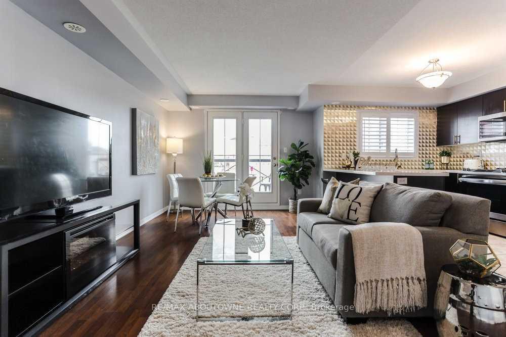 Photo 5 of Unit 10, 2579 Sixth Line, Oakville, River Oaks — HOMEH