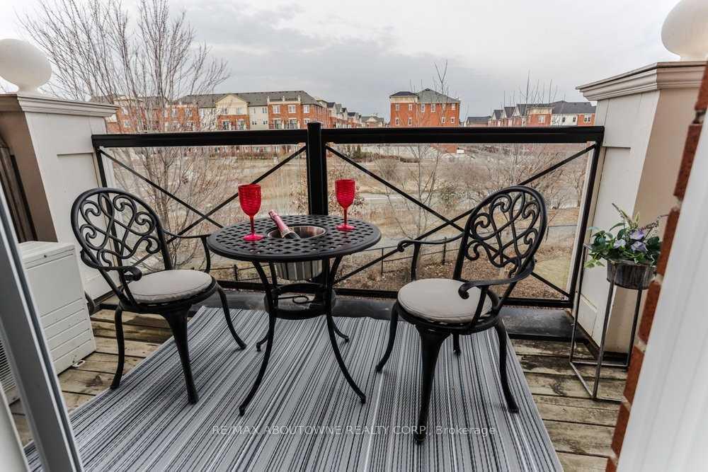 Photo 12 of Unit 10, 2579 Sixth Line, Oakville, River Oaks — HOMEH