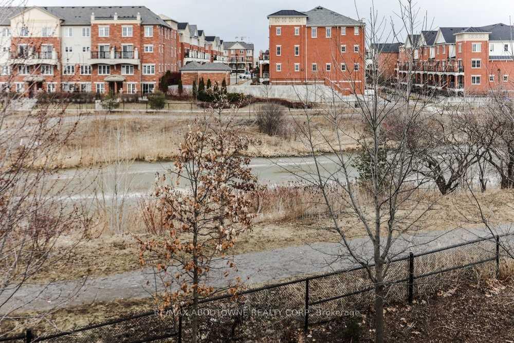 Photo 15 of Unit 10, 2579 Sixth Line, Oakville, River Oaks — HOMEH