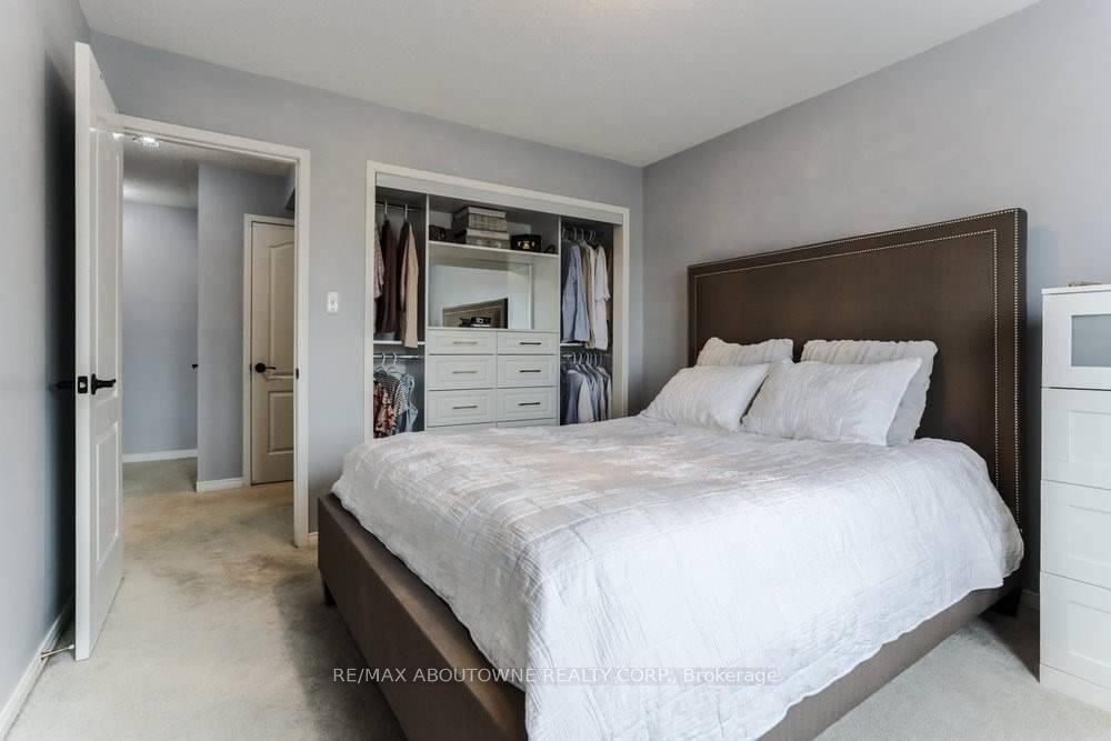 Photo 17 of Unit 10, 2579 Sixth Line, Oakville, River Oaks — HOMEH