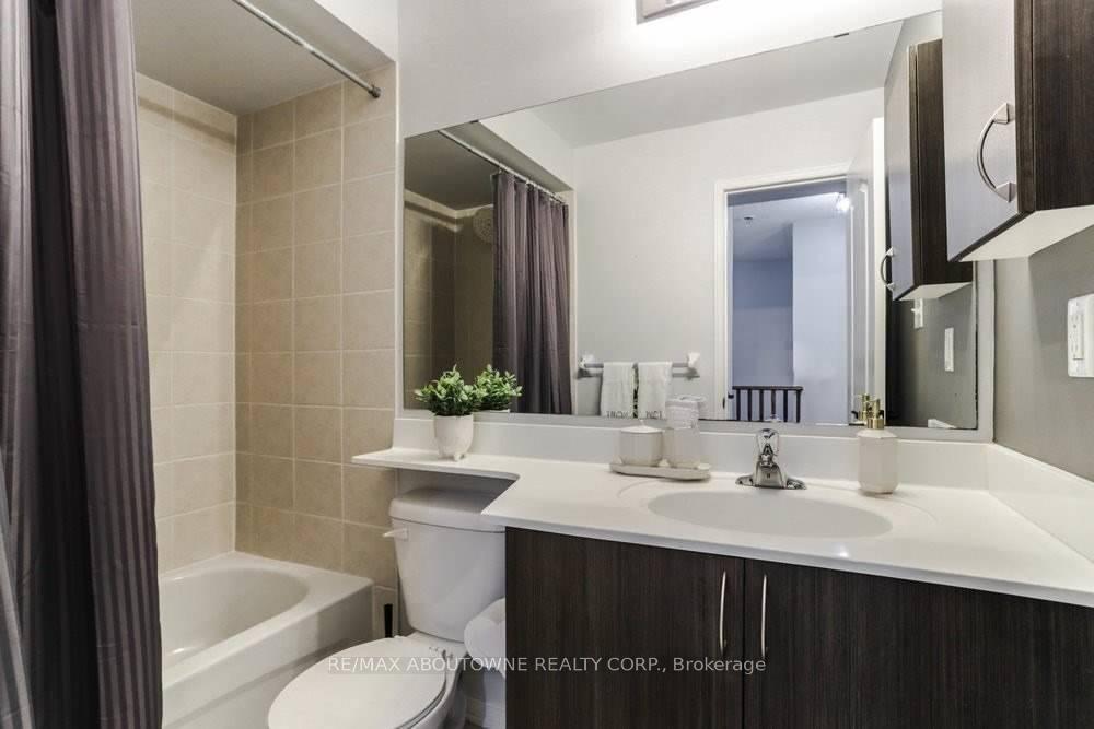 Photo 18 of Unit 10, 2579 Sixth Line, Oakville, River Oaks — HOMEH