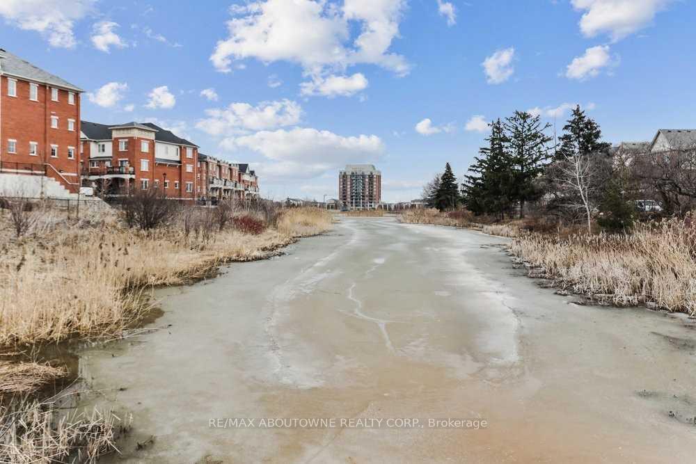 Photo 22 of Unit 10, 2579 Sixth Line, Oakville, River Oaks — HOMEH