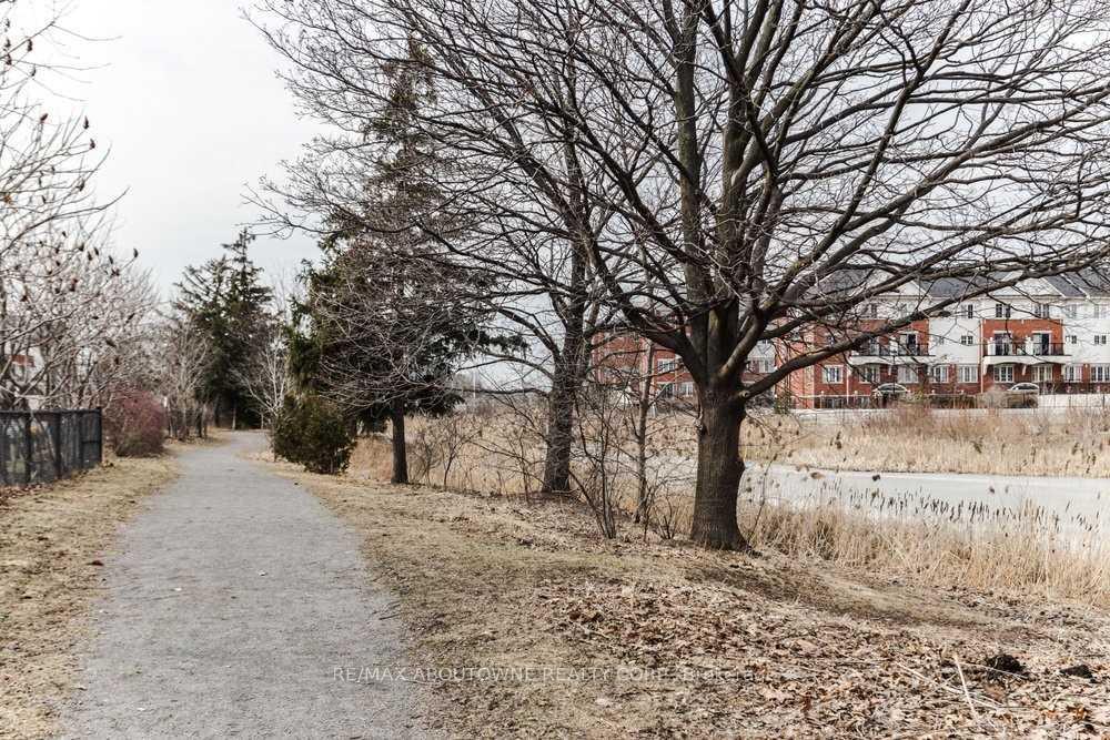 Photo 23 of Unit 10, 2579 Sixth Line, Oakville, River Oaks — HOMEH
