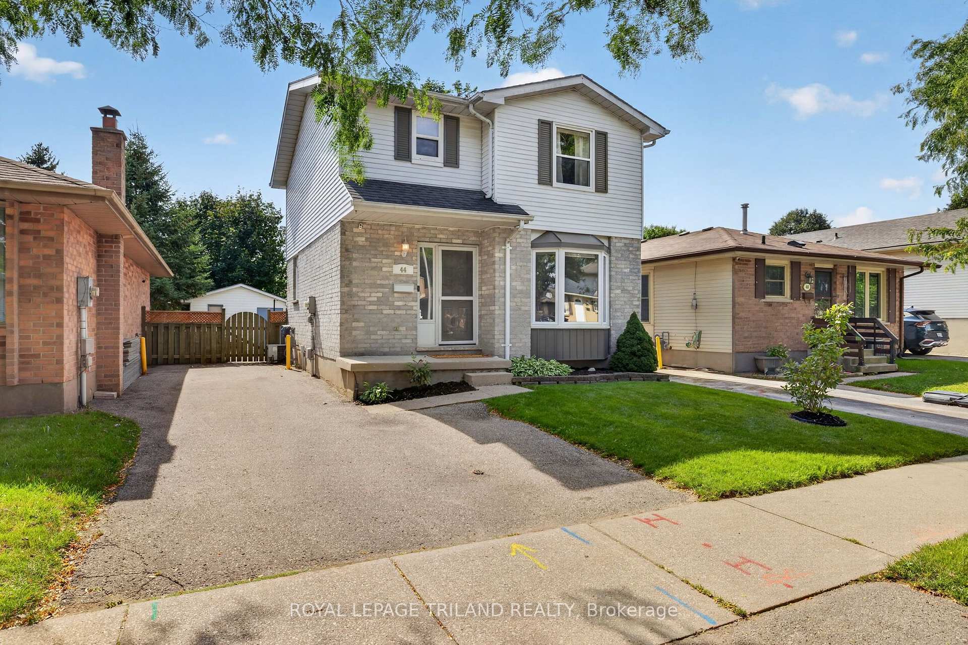 Photo 1 of 44 Speight Crescent, London, East I — HOMEH