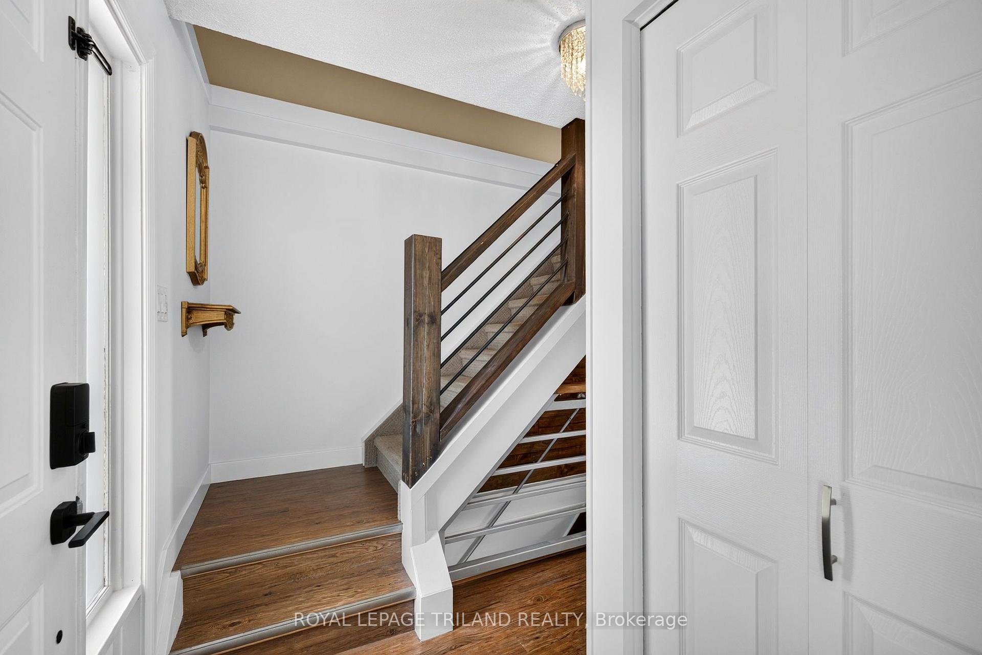Photo 6 of 44 Speight Crescent, London, East I — HOMEH